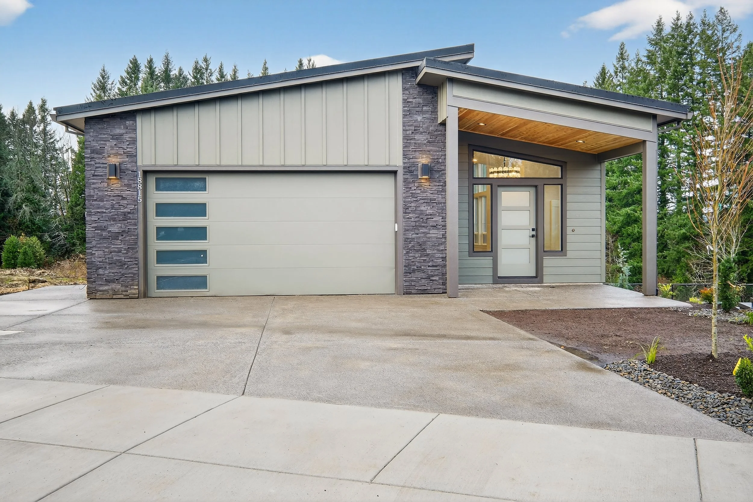 18815 Crooked River St-2.jpg