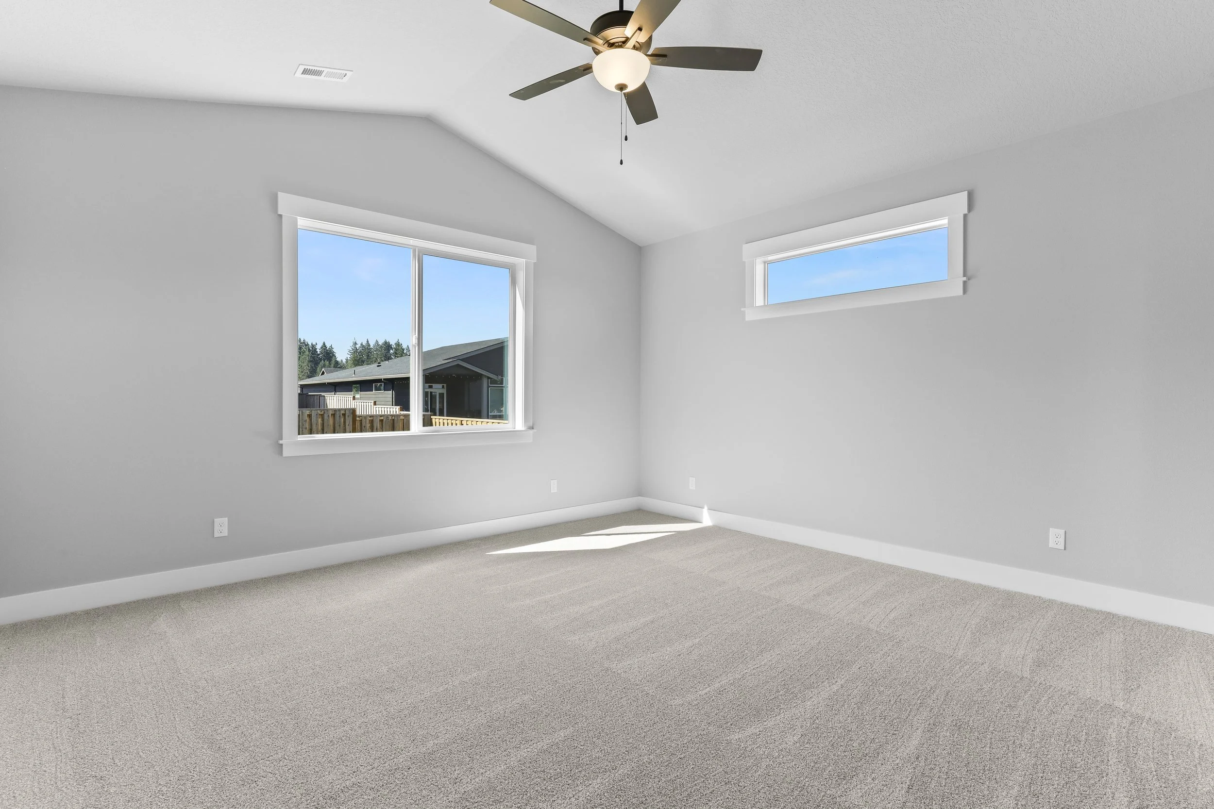 744 NE Trillium Dr-38.jpg