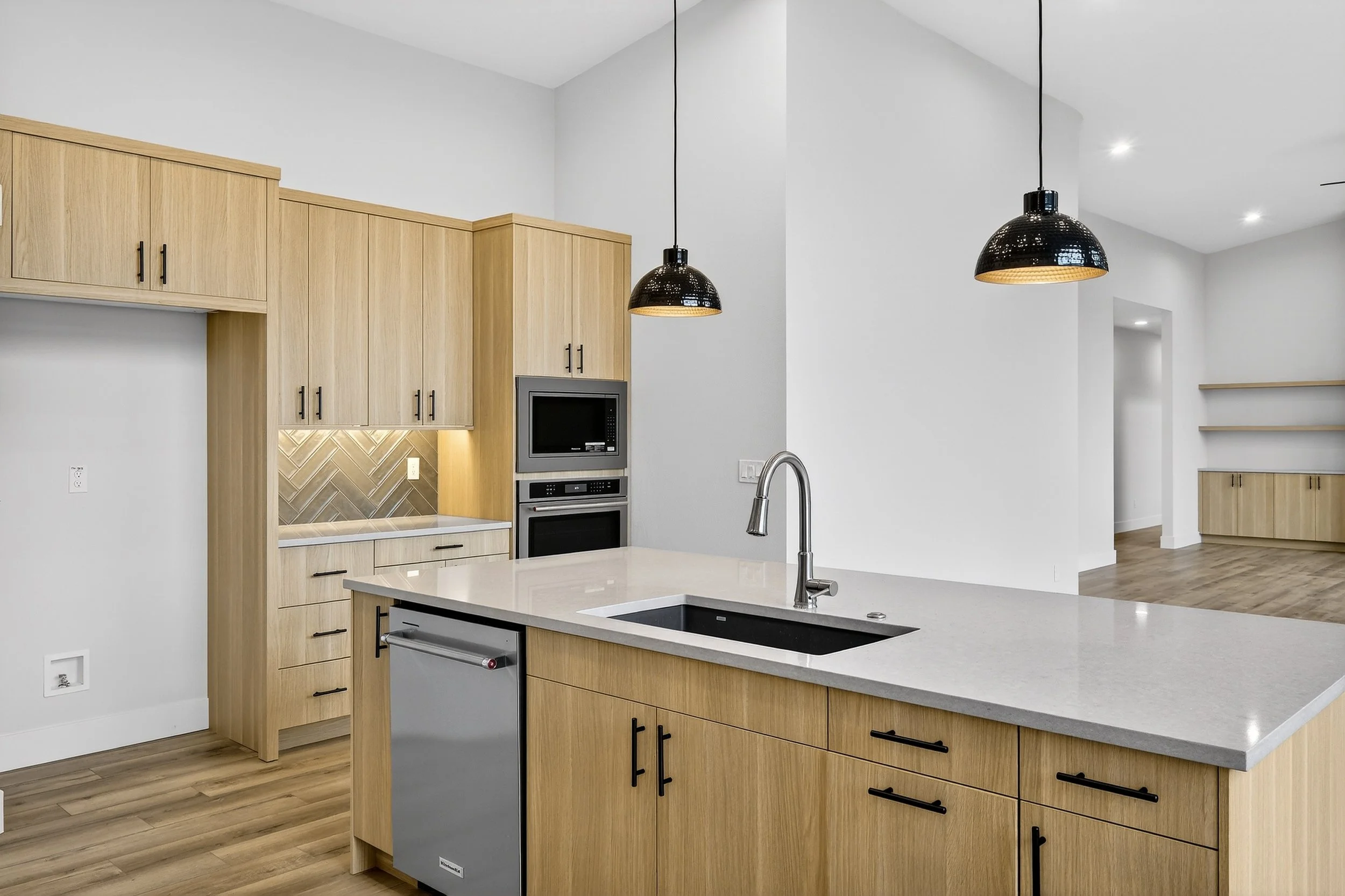 18815 Crooked River St-23.jpg