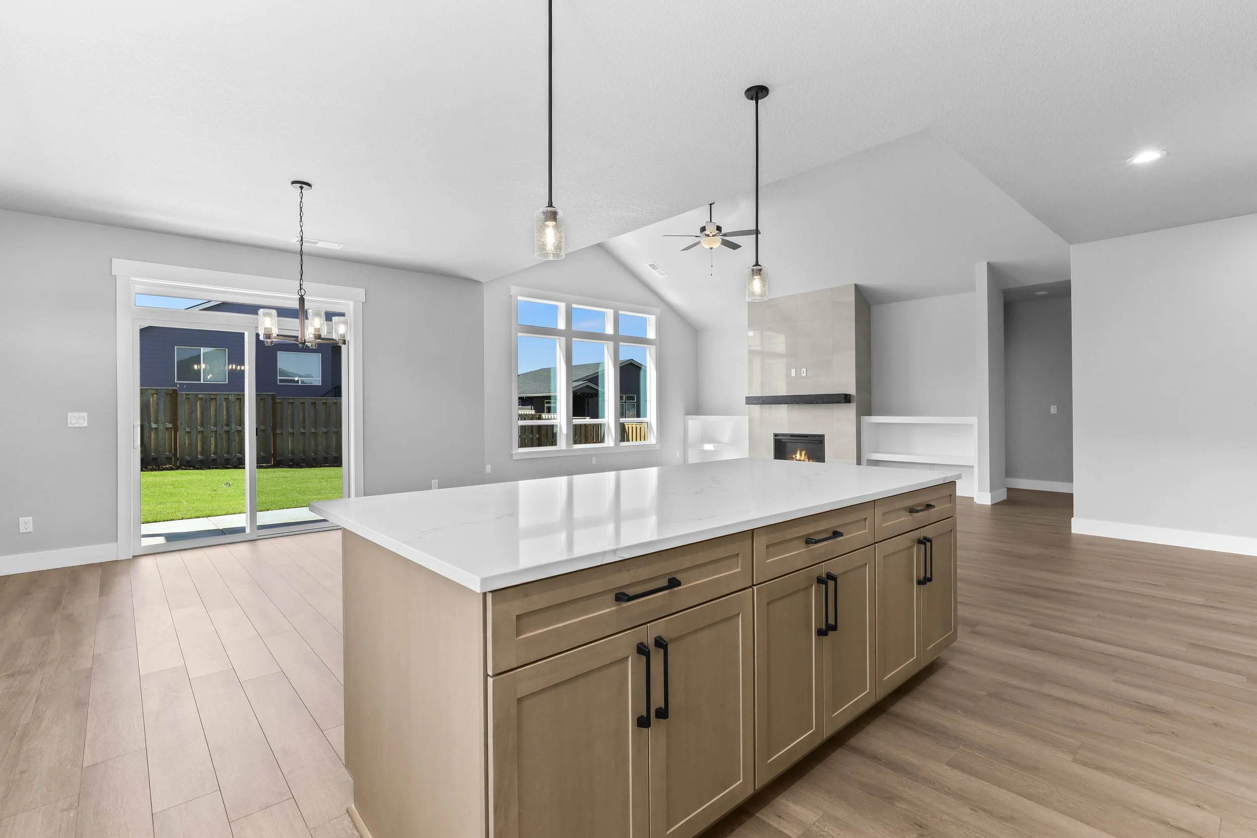 744 NE Trillium Dr-24.jpg