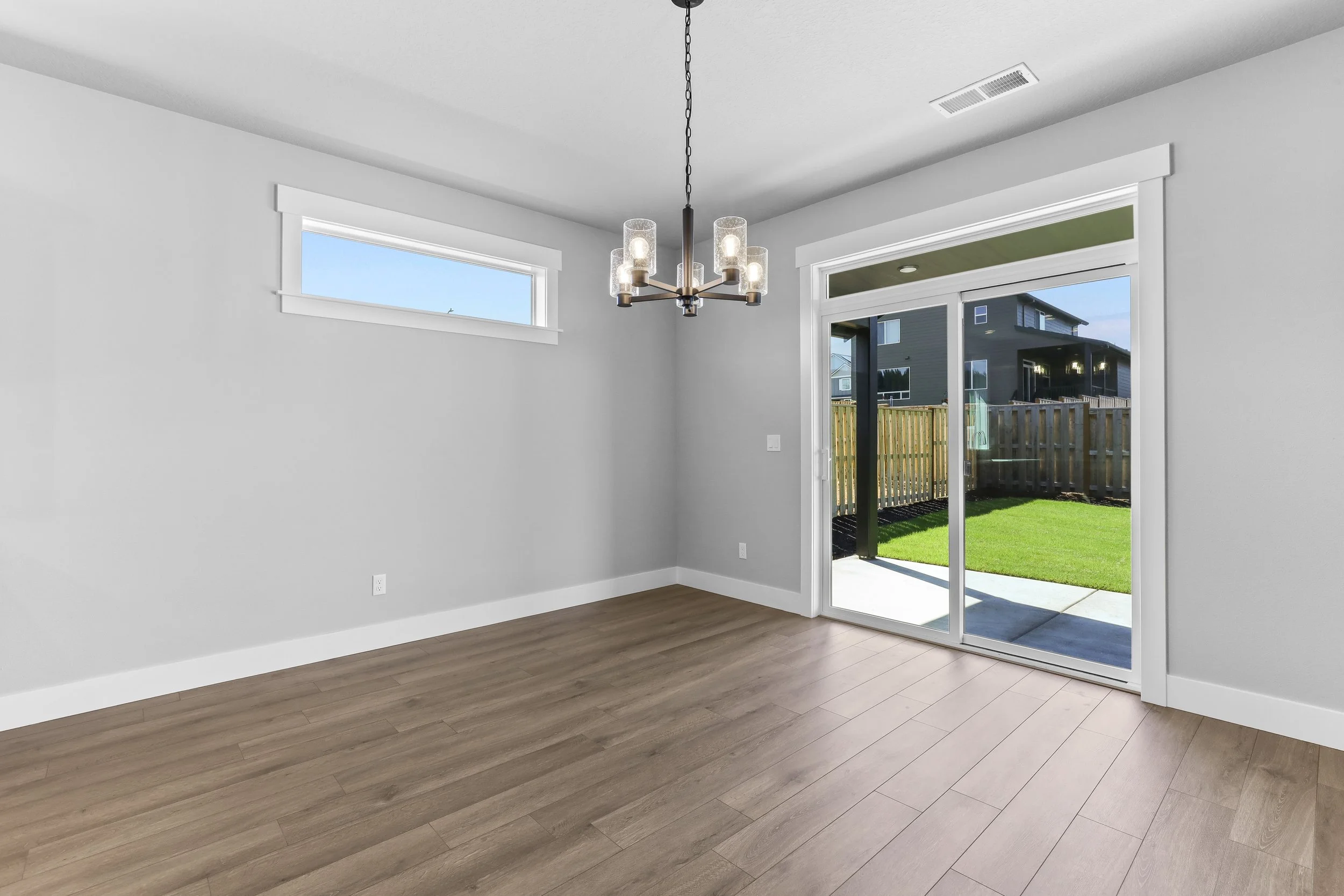 744 NE Trillium Dr-26.jpg