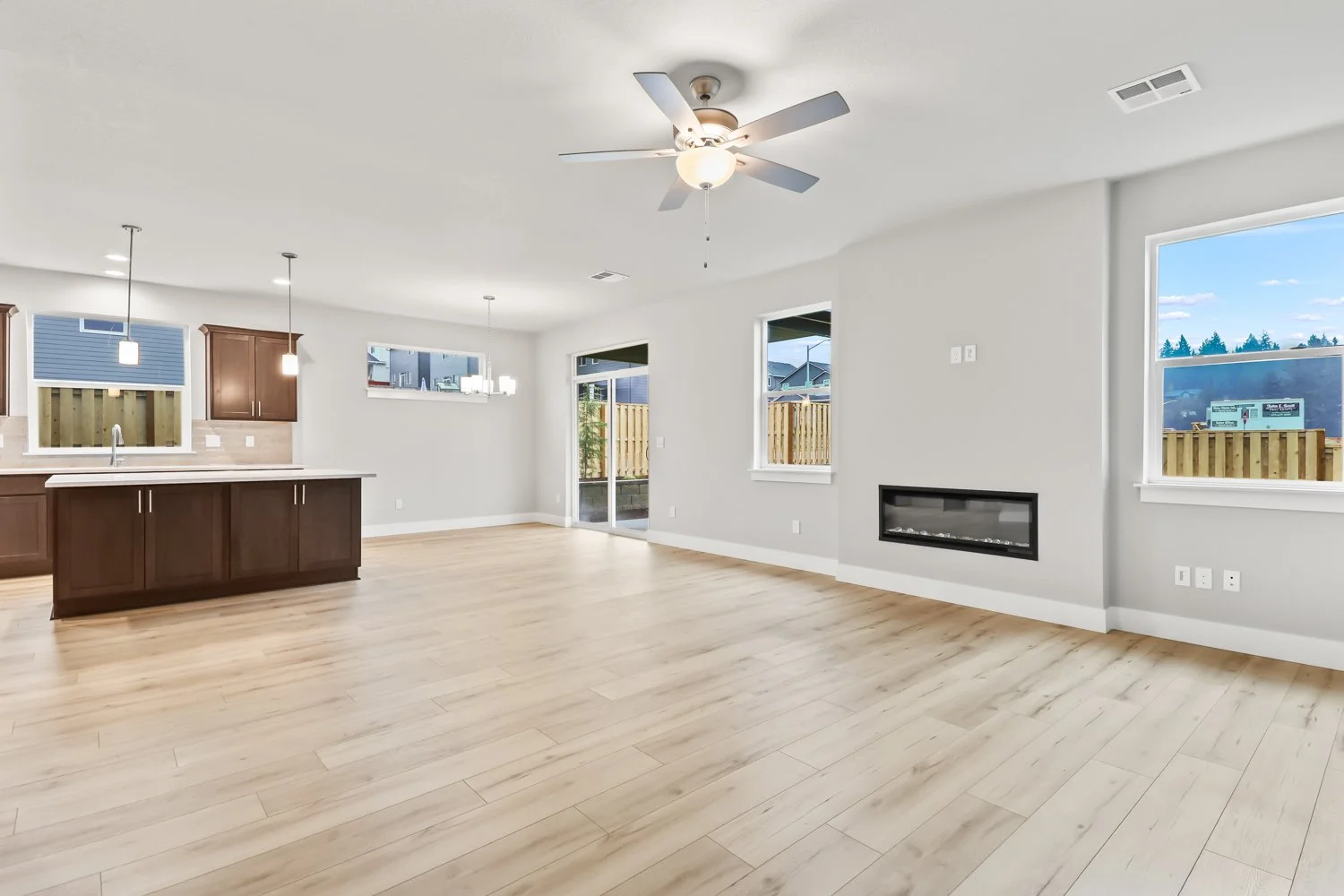 748 NE Pinebreak Dr - WEB-19.JPG