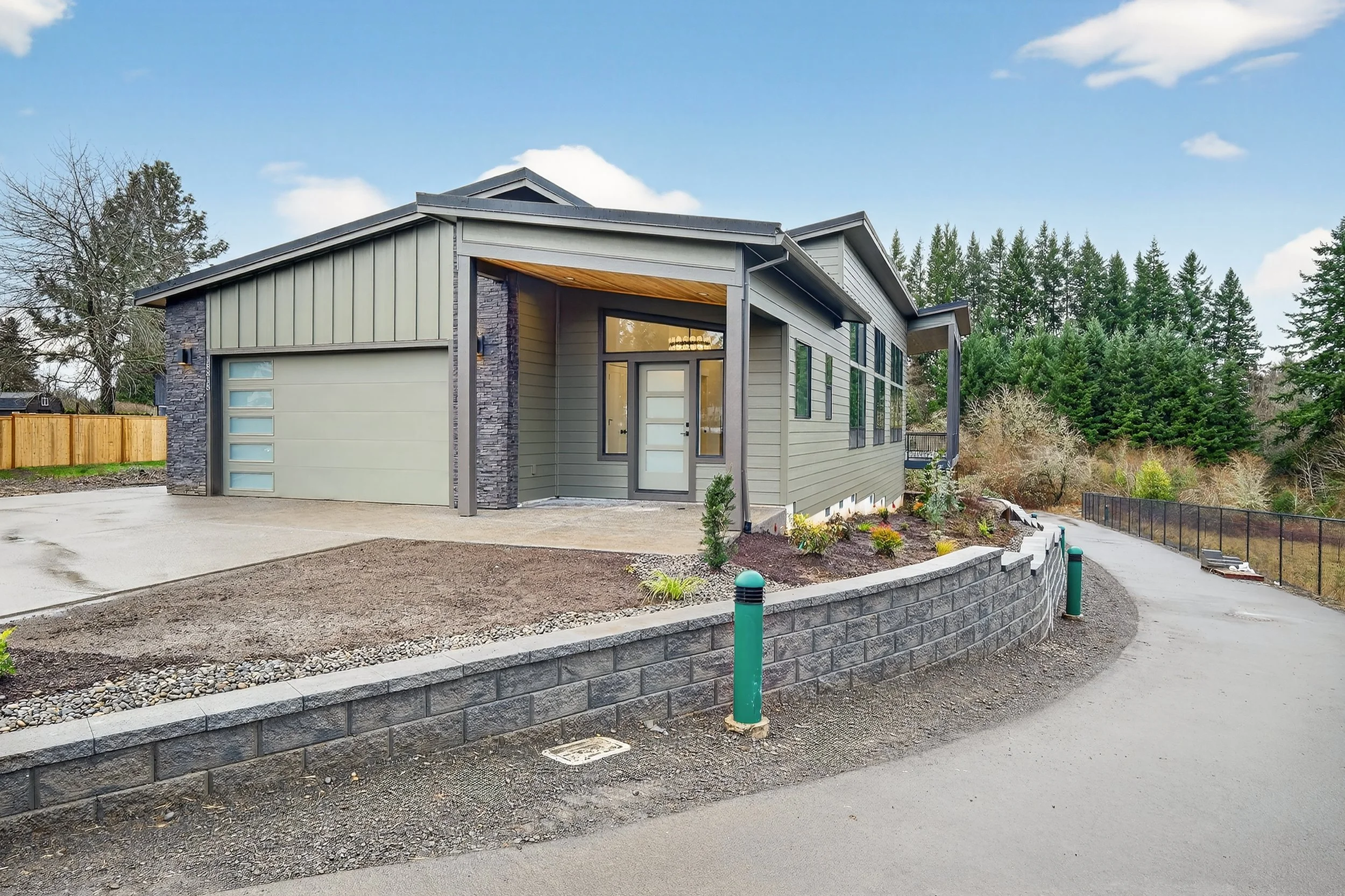 18815 Crooked River St-4.jpg