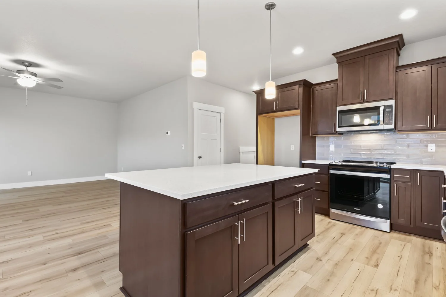 748 NE Pinebreak Dr - WEB-12.JPG