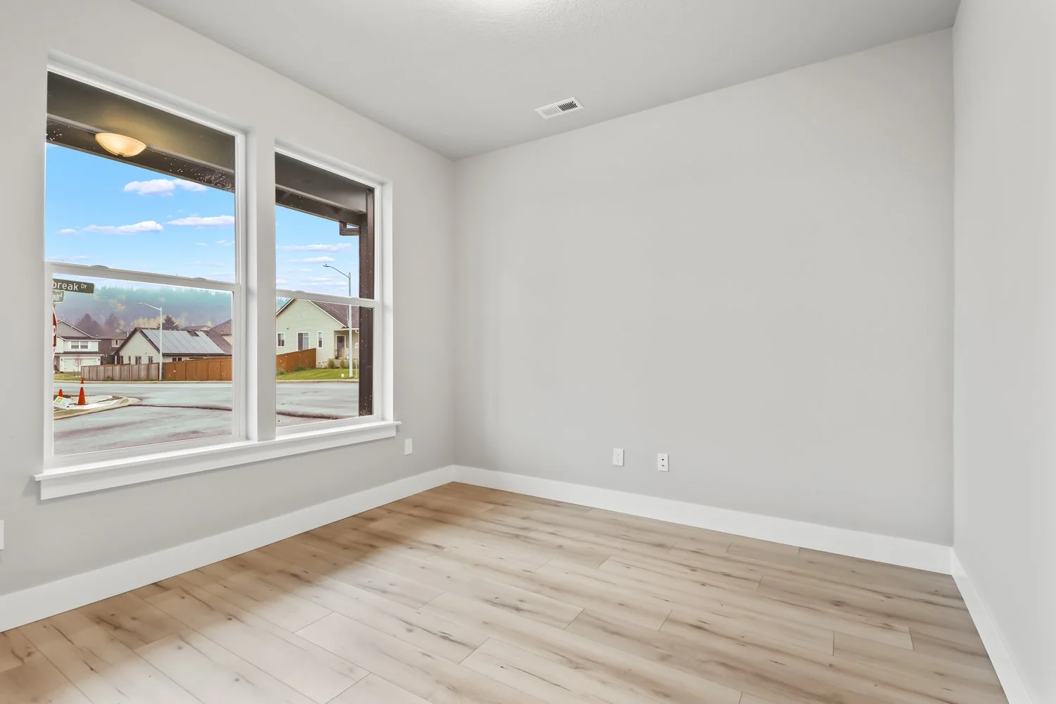 748 NE Pinebreak Dr - WEB-8.JPG