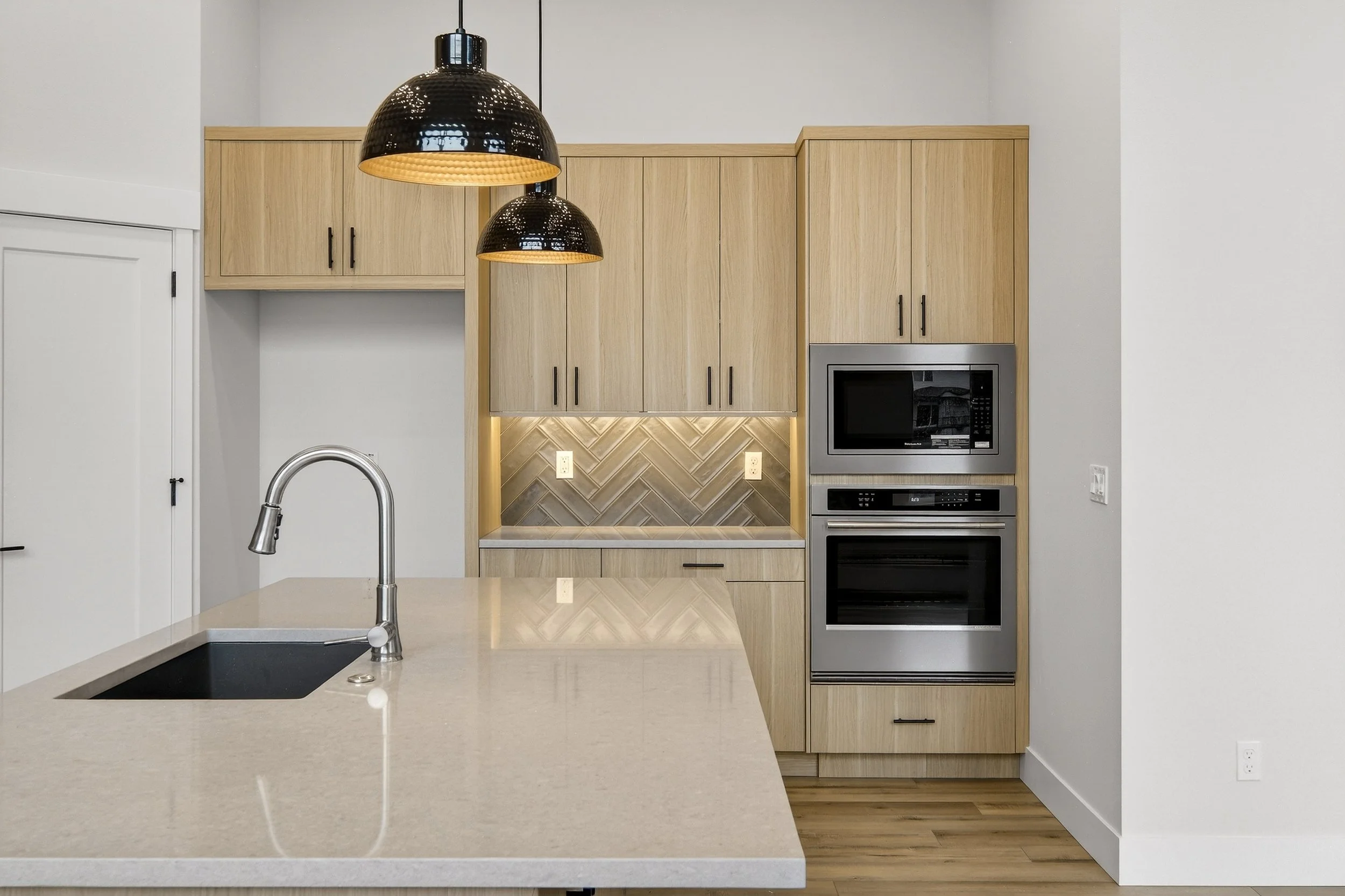 18815 Crooked River St-22.jpg