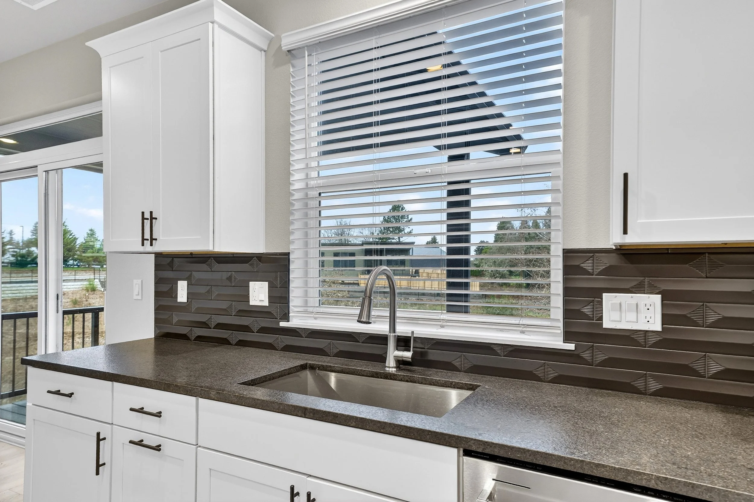 18865 Crooked River St-21.jpg