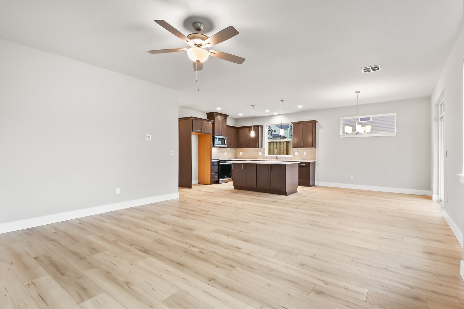 748 NE Pinebreak Dr - WEB-20.JPG
