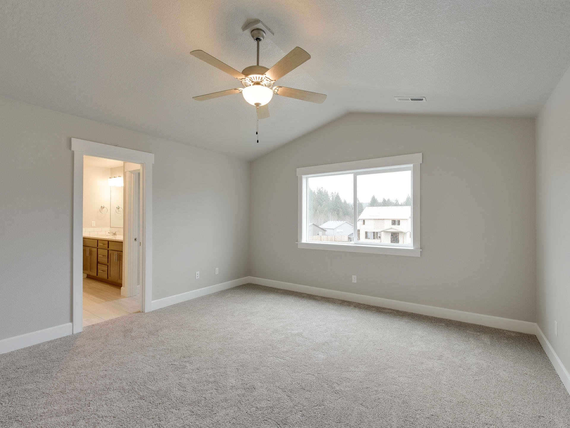 207 SE Regan Hill Loop-020-022-207 NE Regan Hill Loop-MLS_Size.jpg