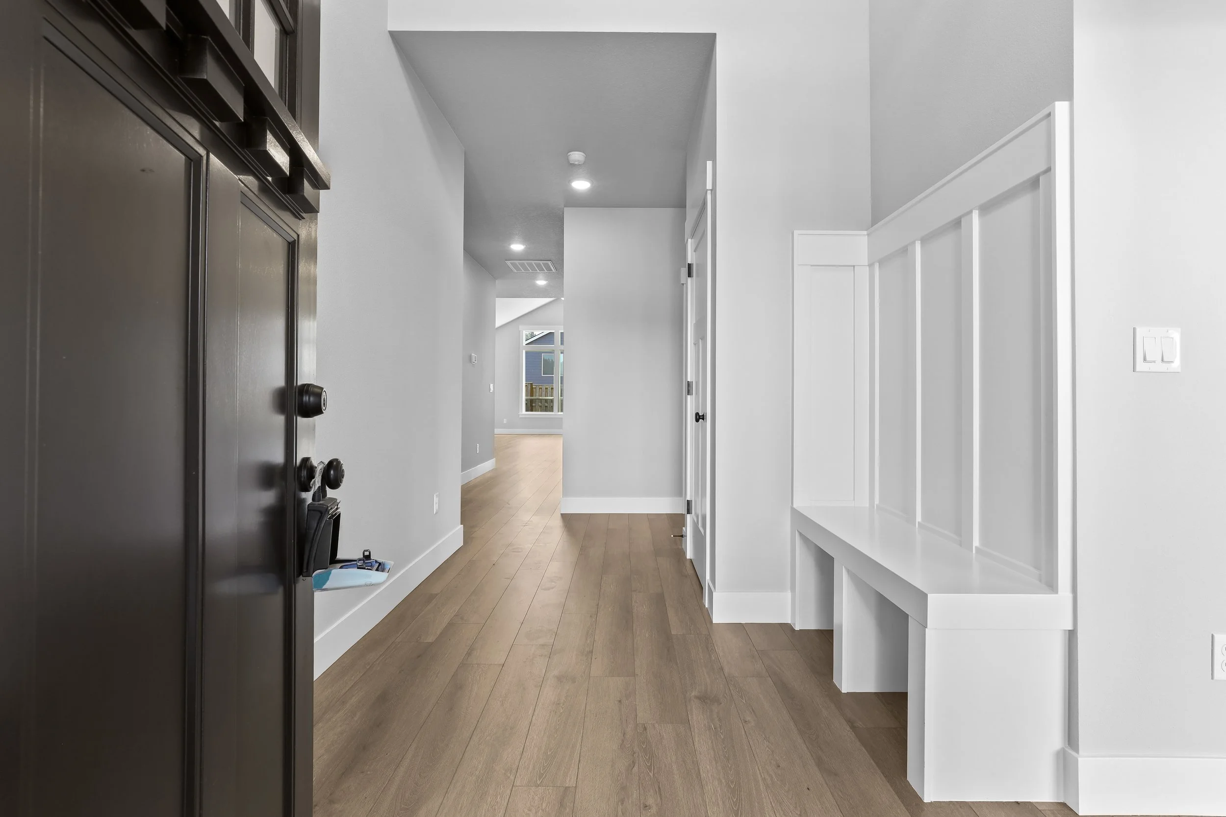 744 NE Trillium Dr-9.jpg