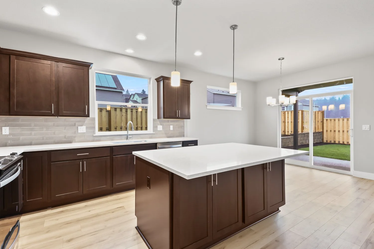 748 NE Pinebreak Dr - WEB-10.JPG