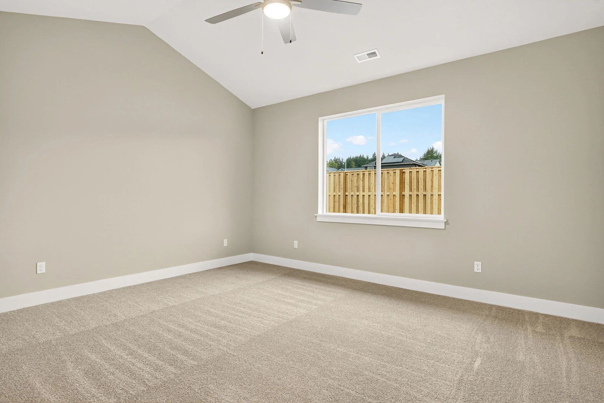 3301 NE Justus Ave-23.jpg