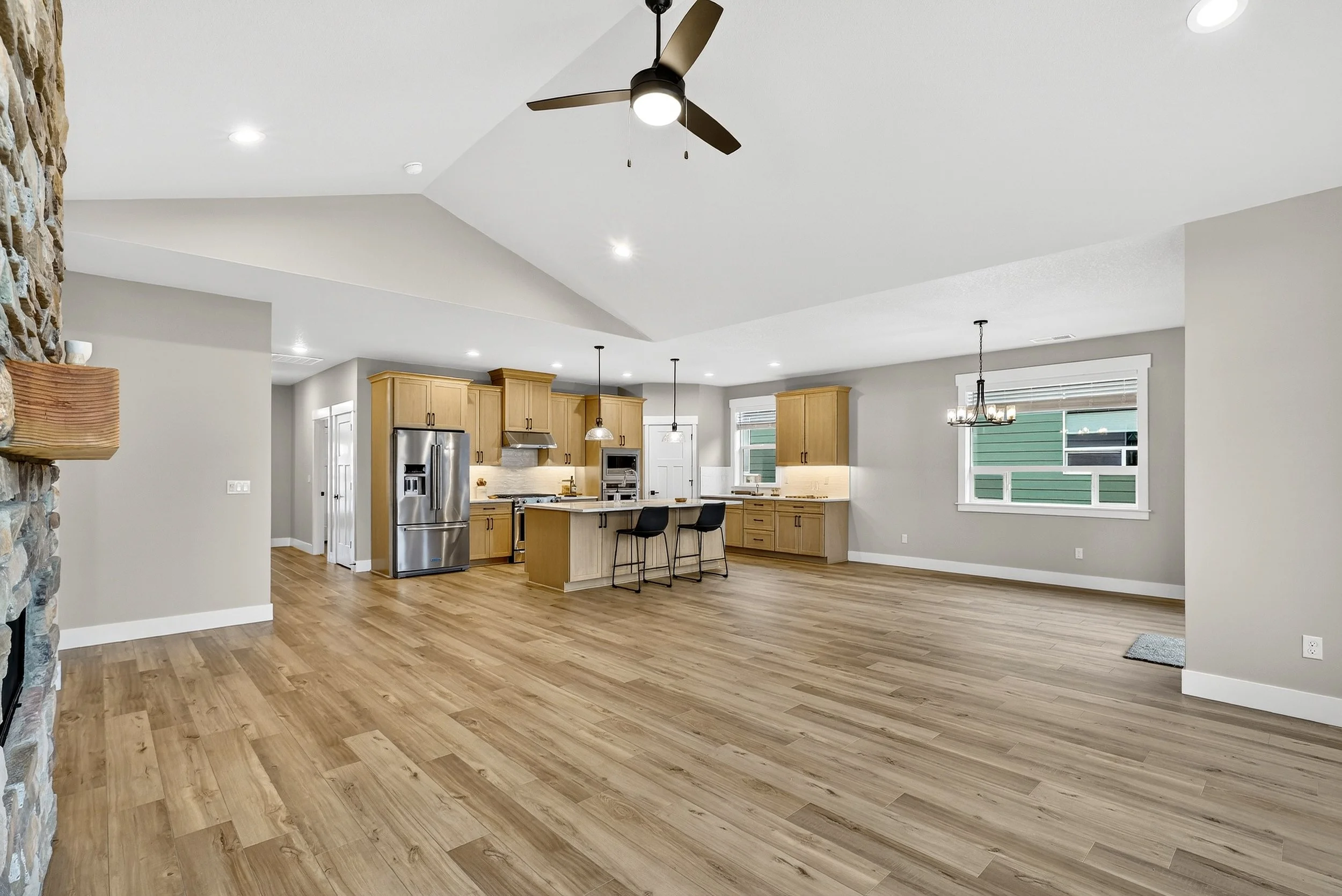 41865 Deschutes Ave-22.jpg