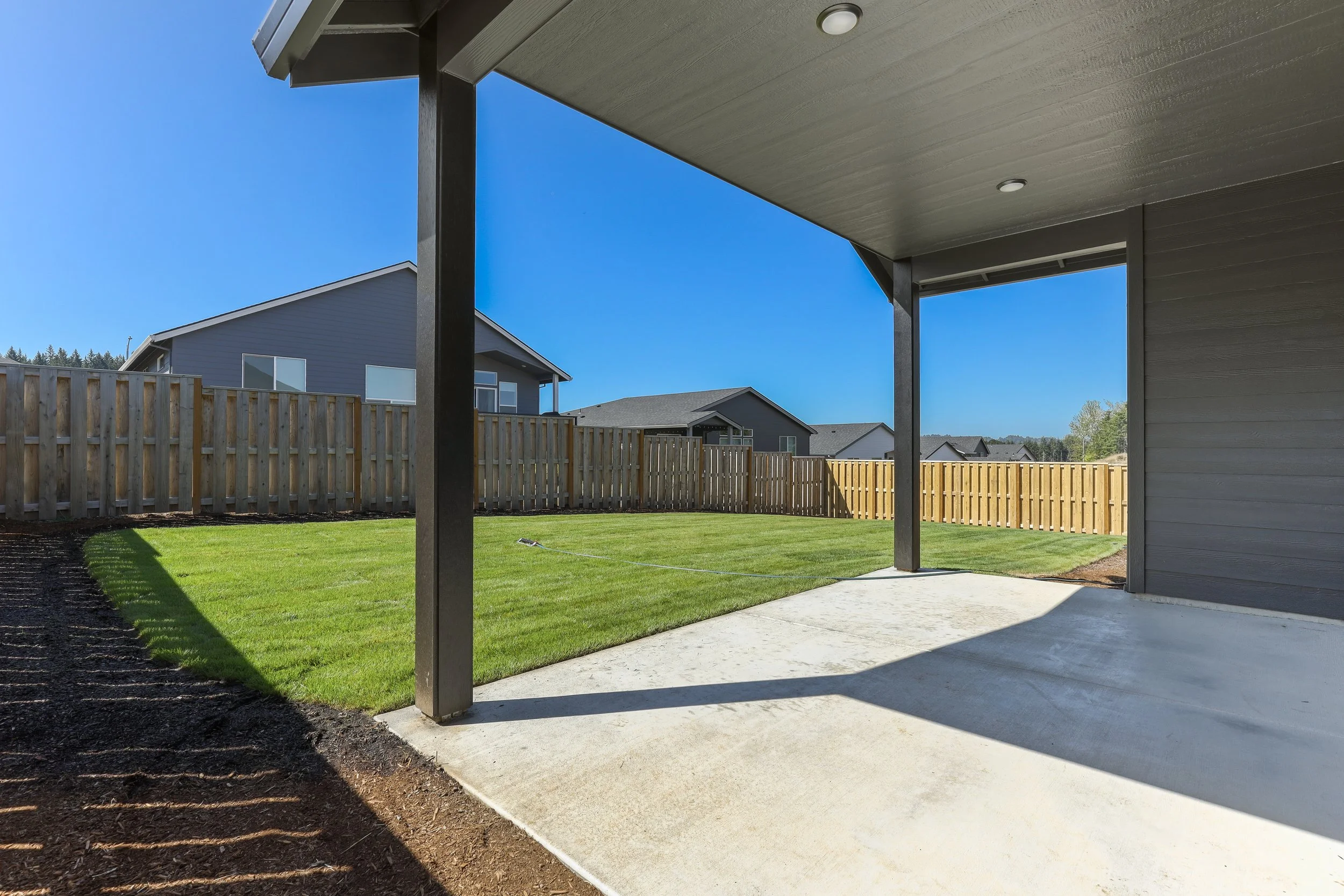 744 NE Trillium Dr-47.jpg
