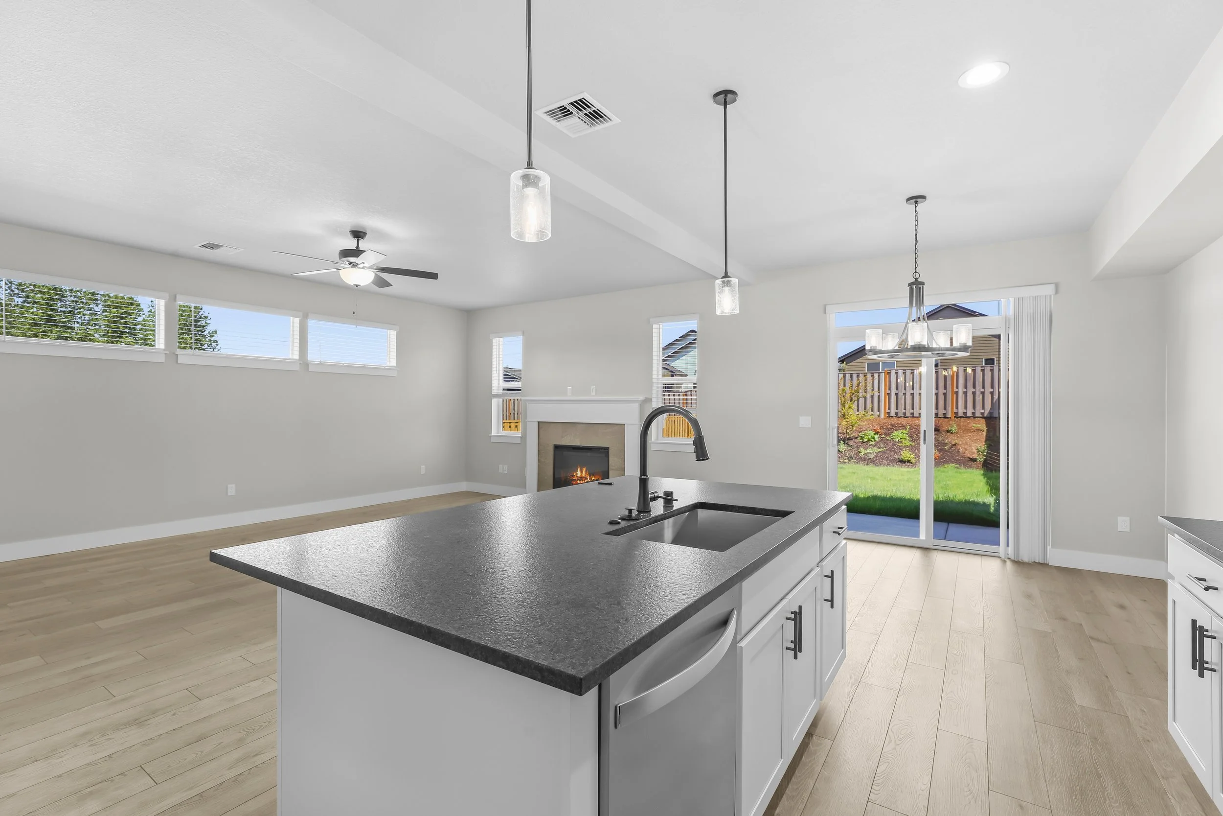 2217 Juniper Circle-22.jpg