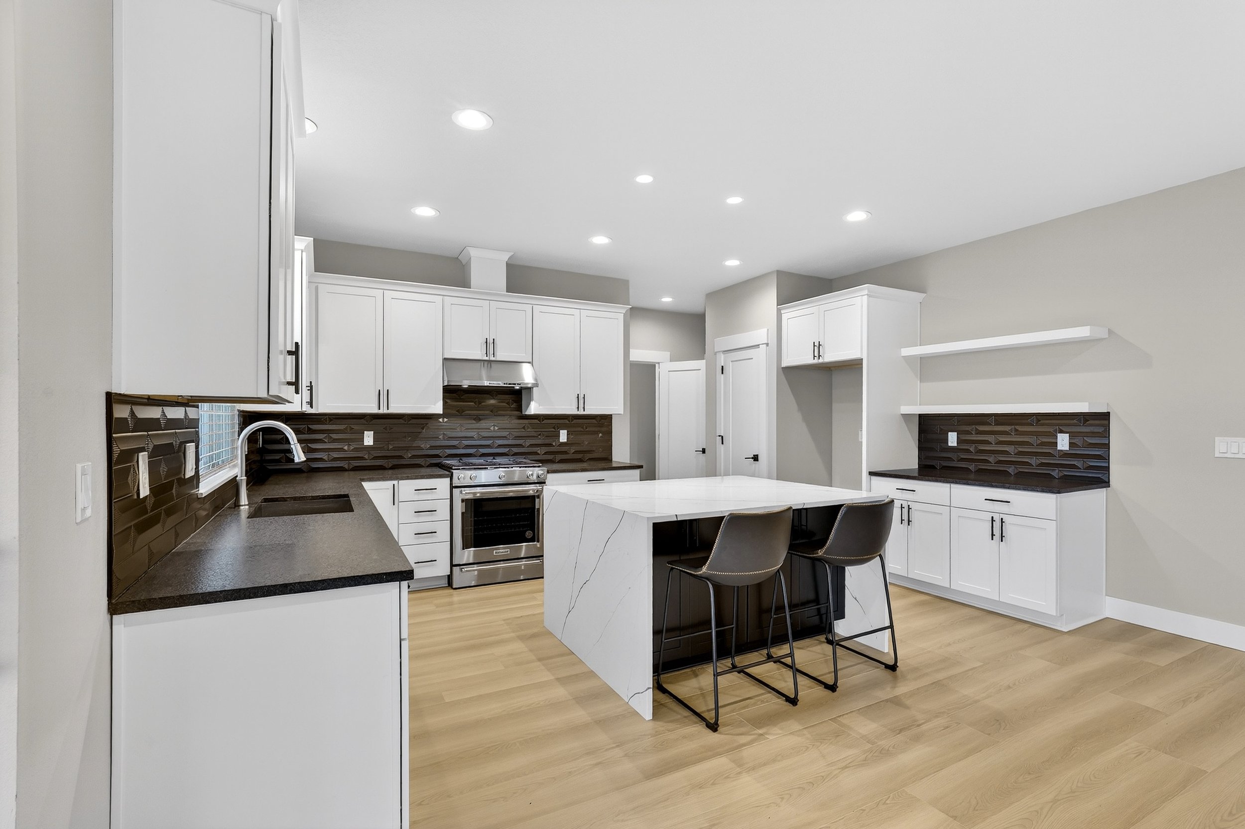 18865 Crooked River St-17.jpg