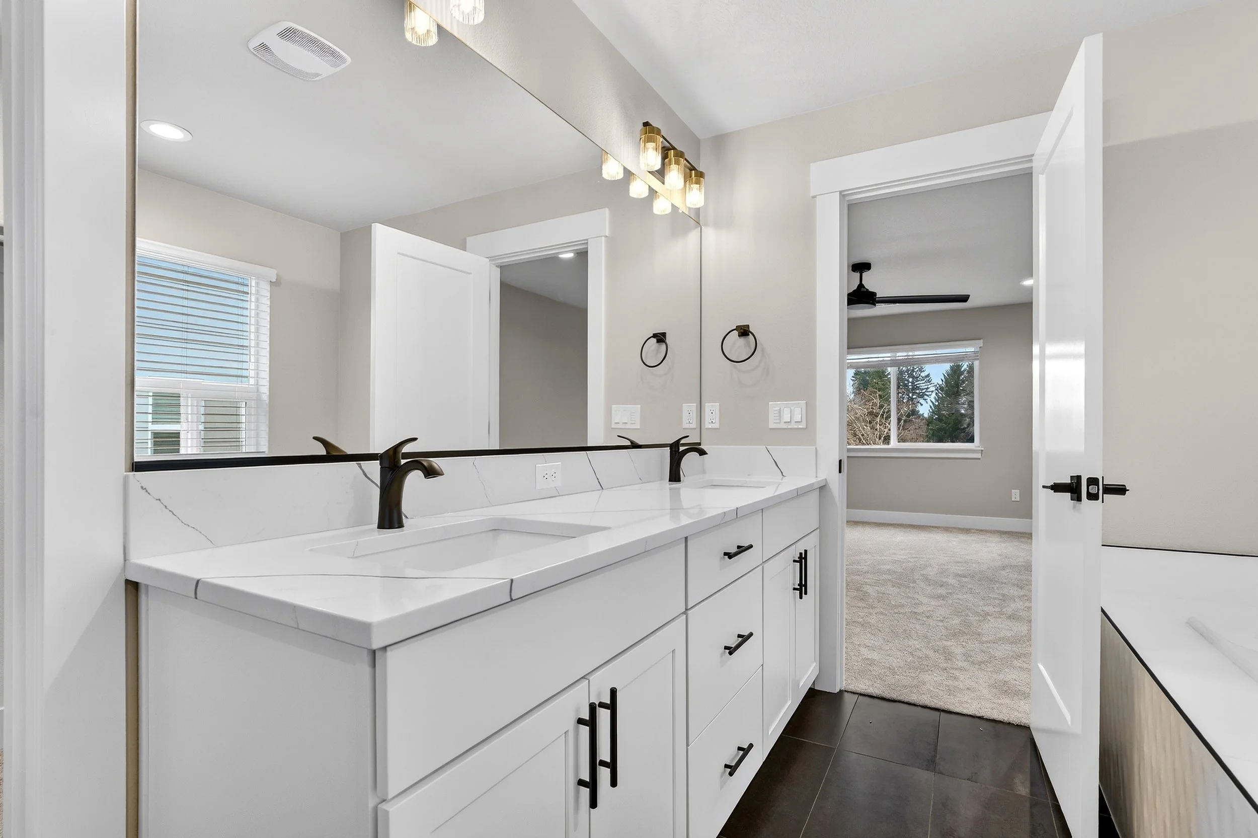 18865 Crooked River St-31.jpg