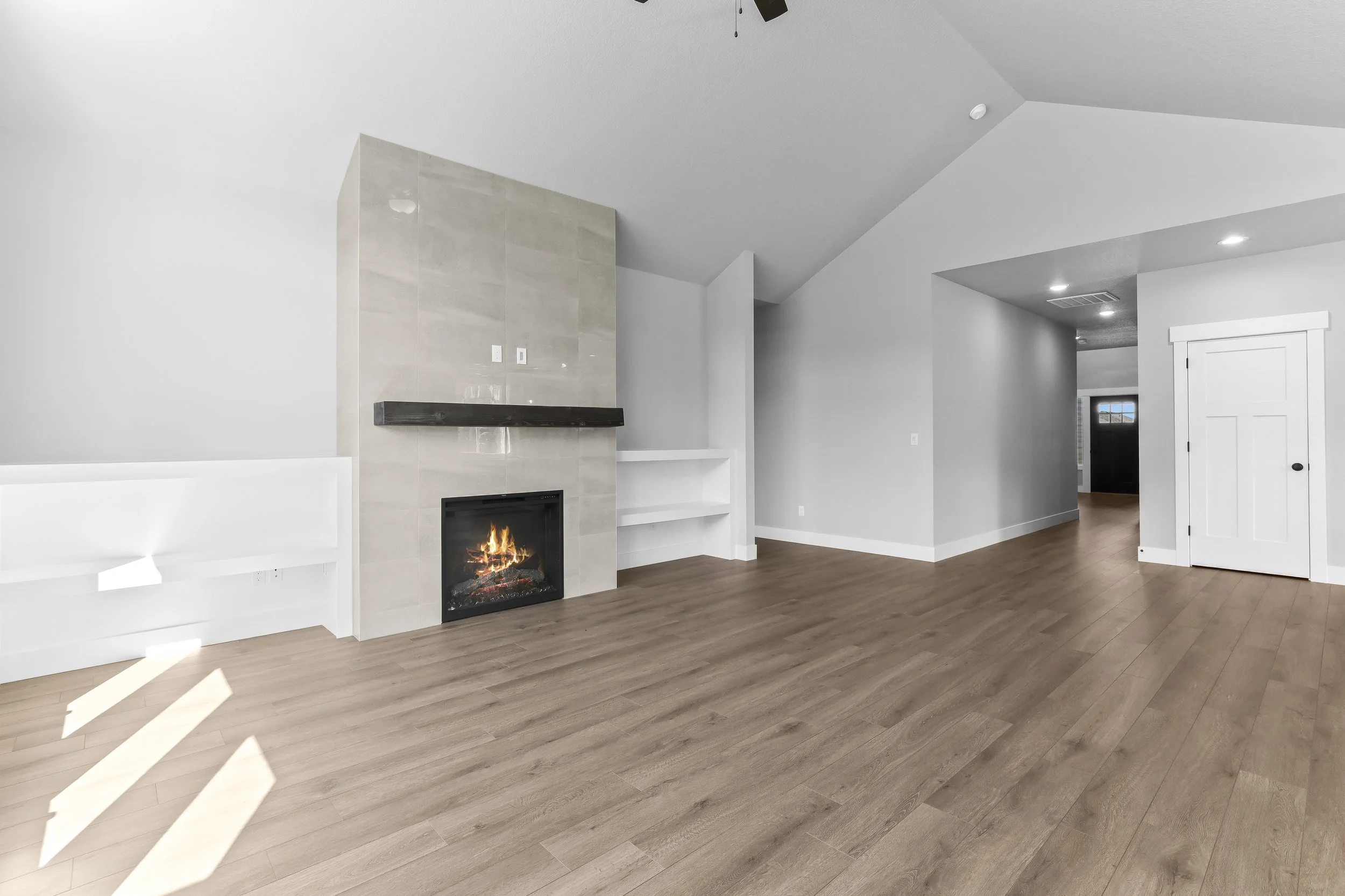 744 NE Trillium Dr-17.jpg