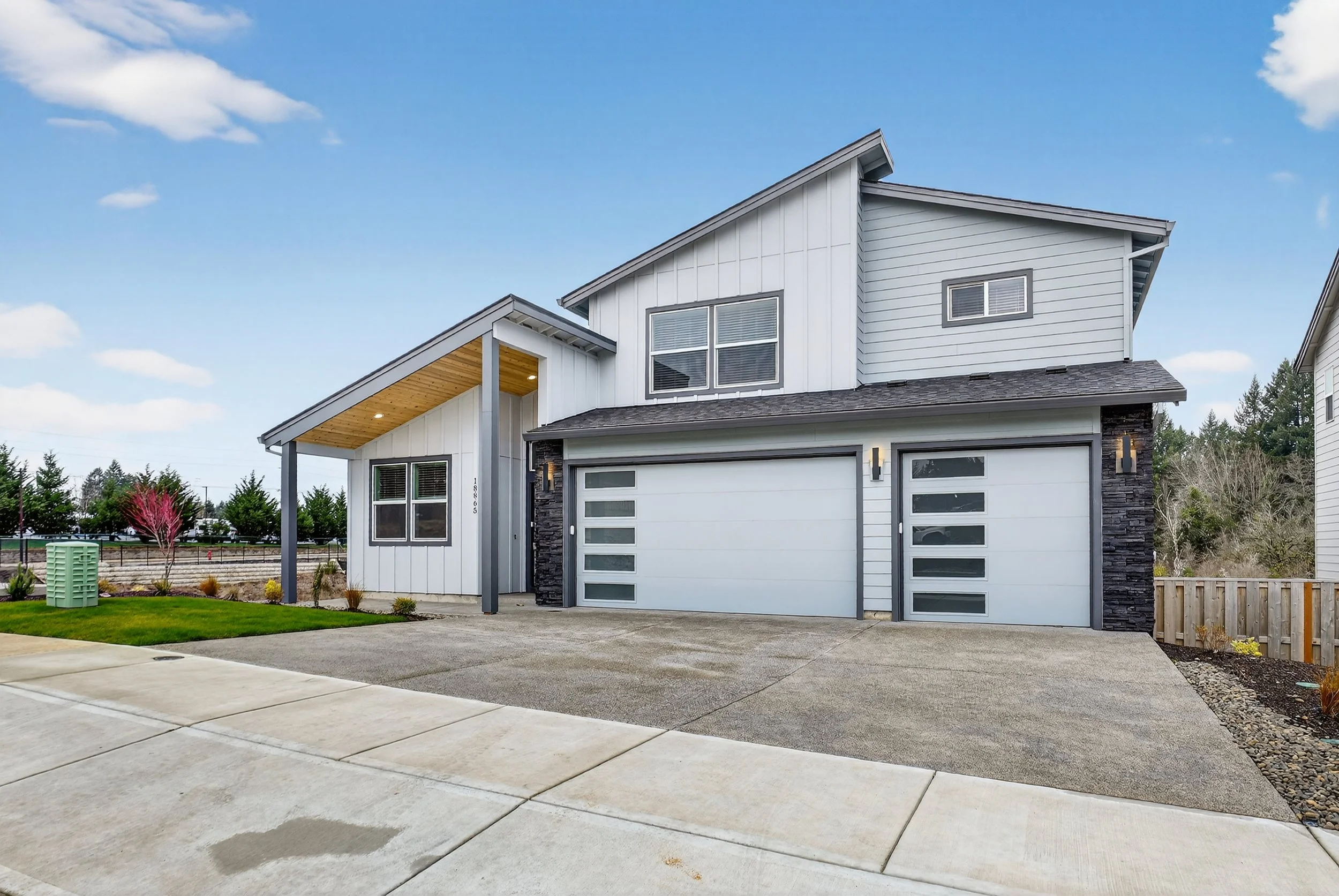 18865 Crooked River St-1.jpg