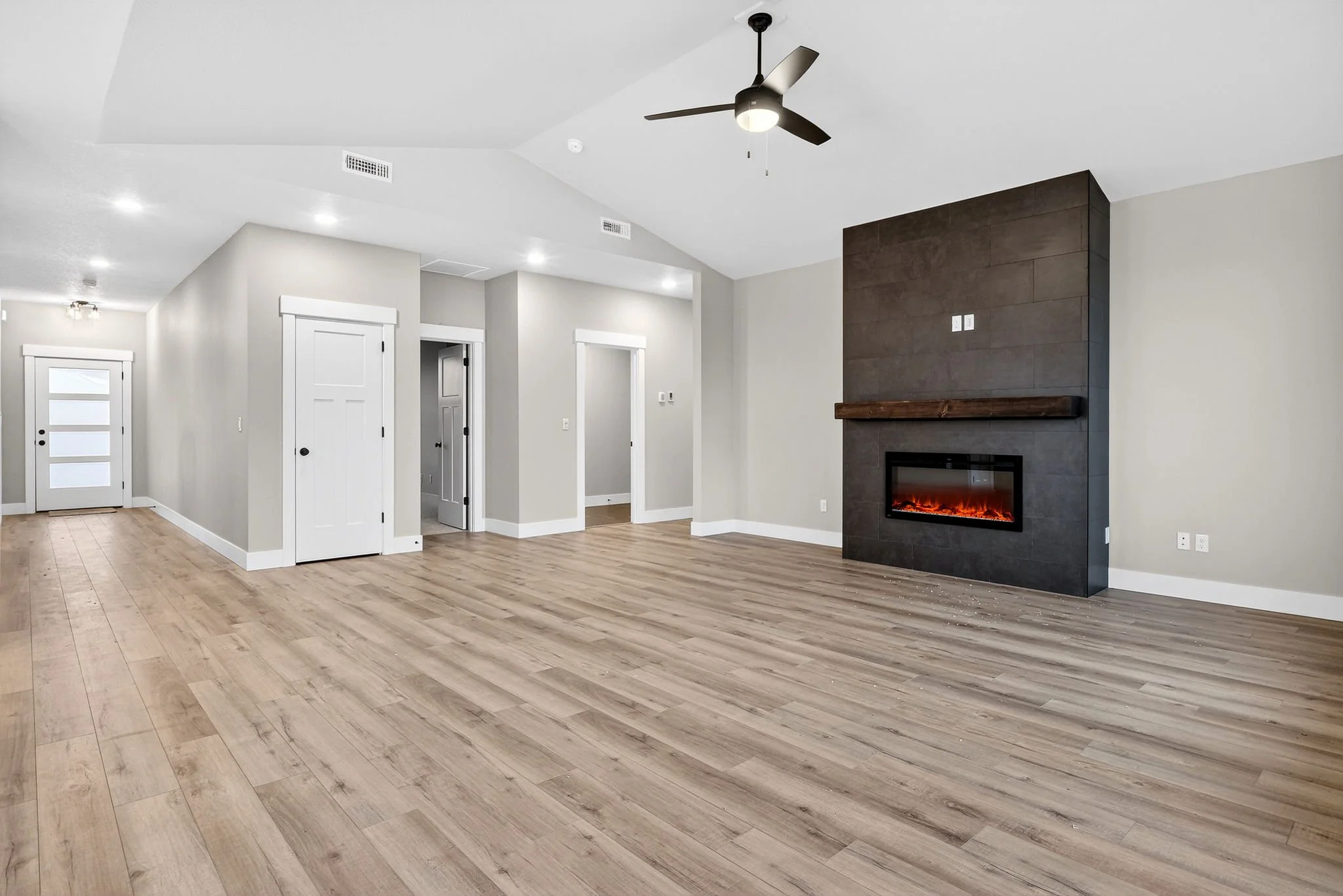 2032 E Otter Lp-13.jpg