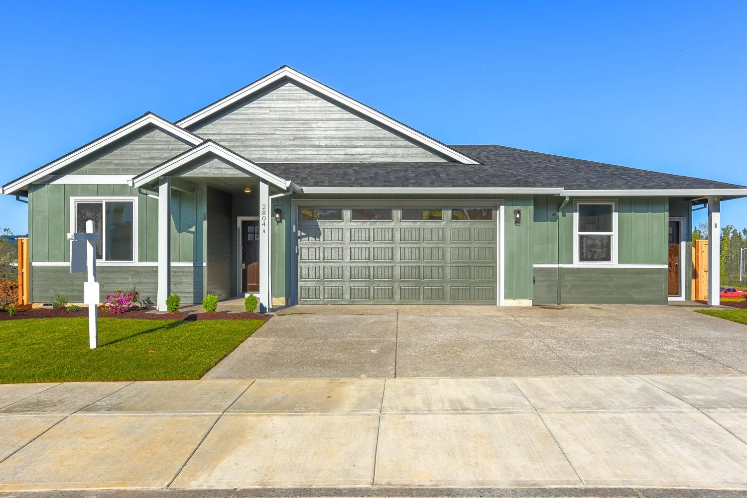 2804 NE Justus Ave - WEB-1.JPG