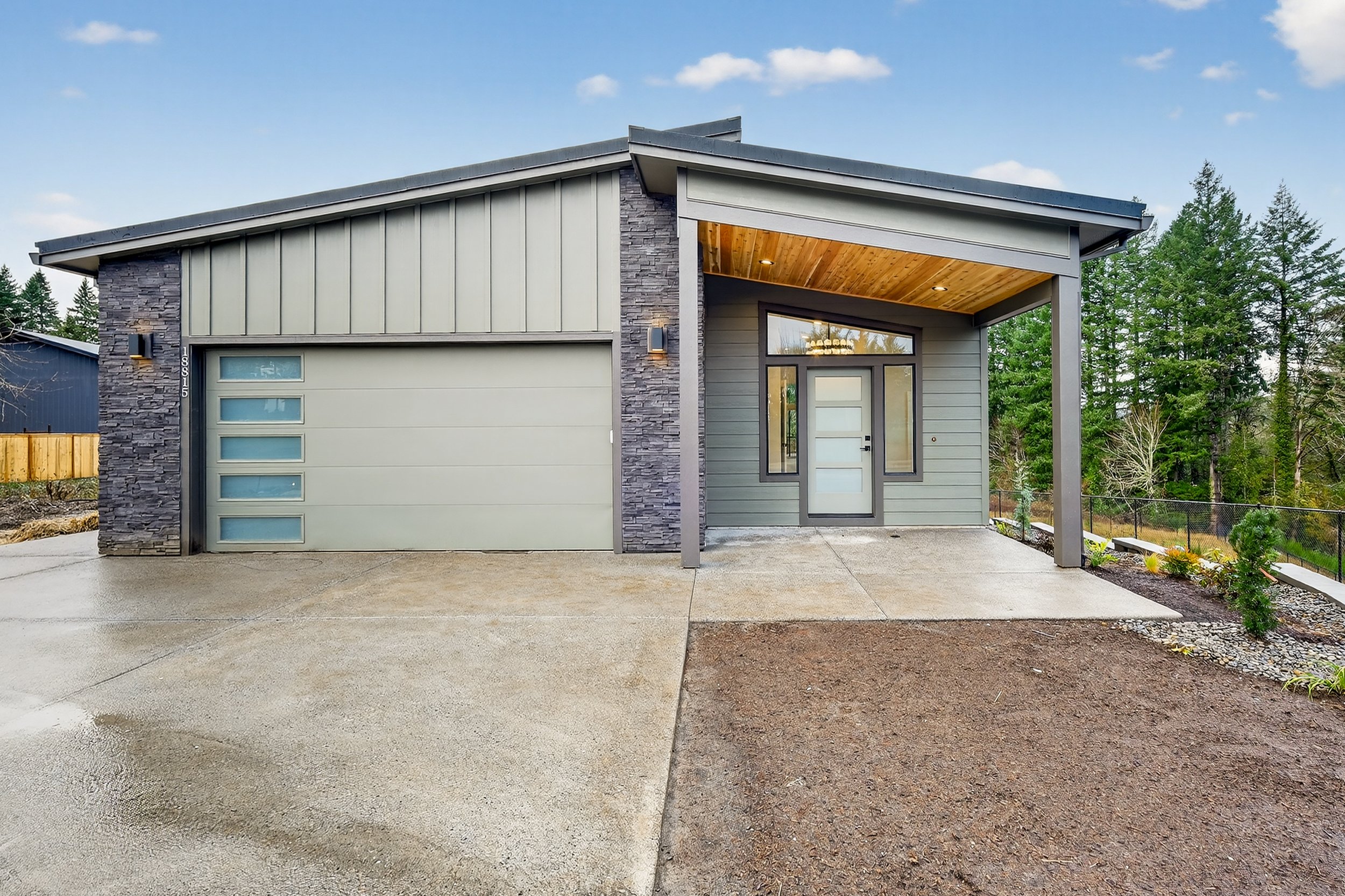 18815 Crooked River St-3.jpg