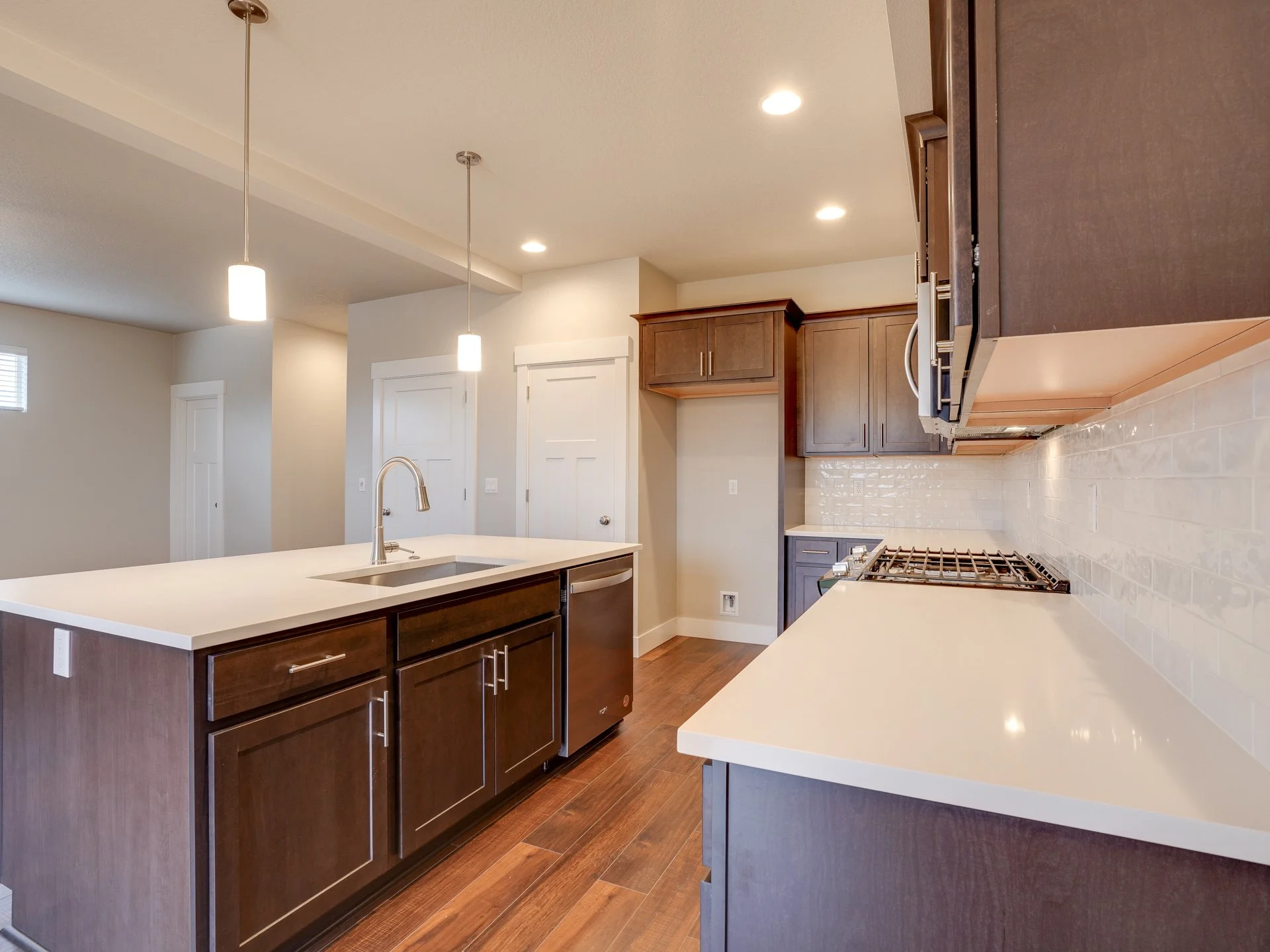 1530 NW 29th Pl - MLS-15.jpg