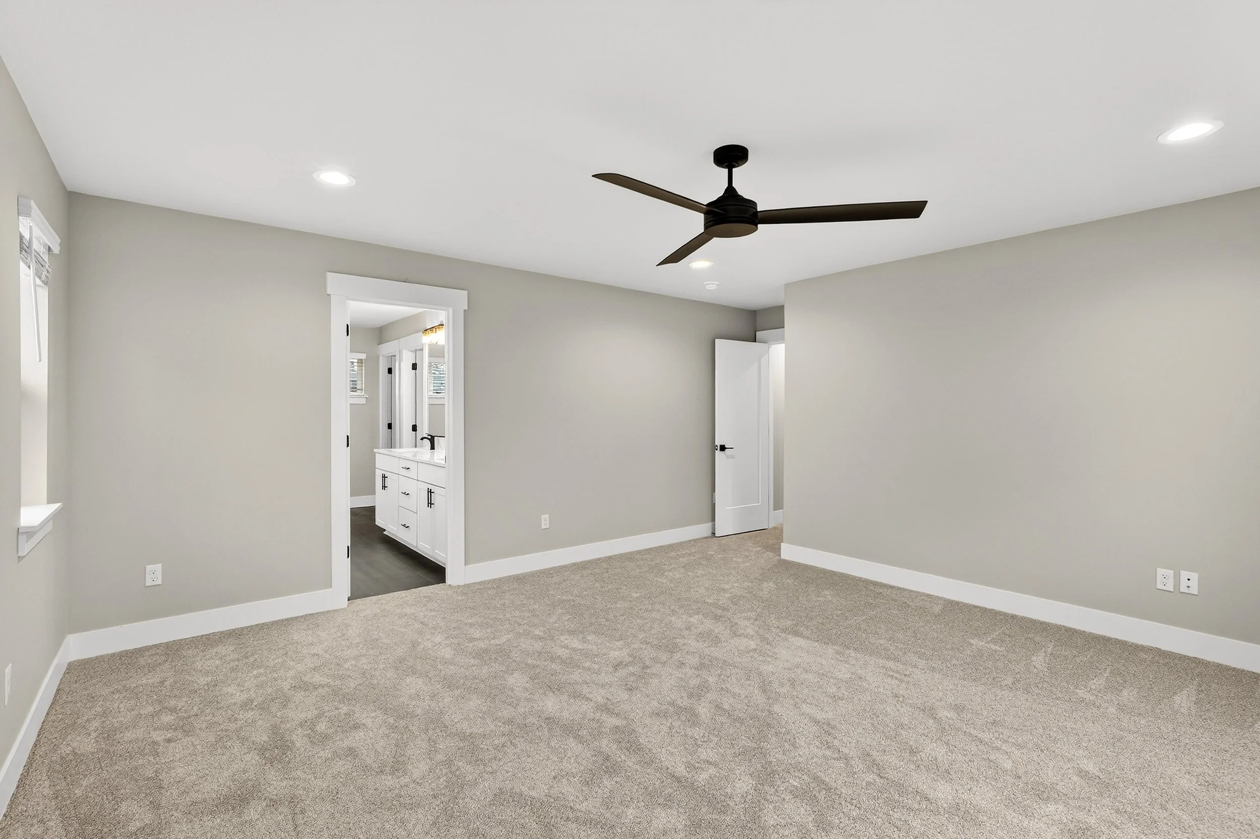 18865 Crooked River St-28.jpg