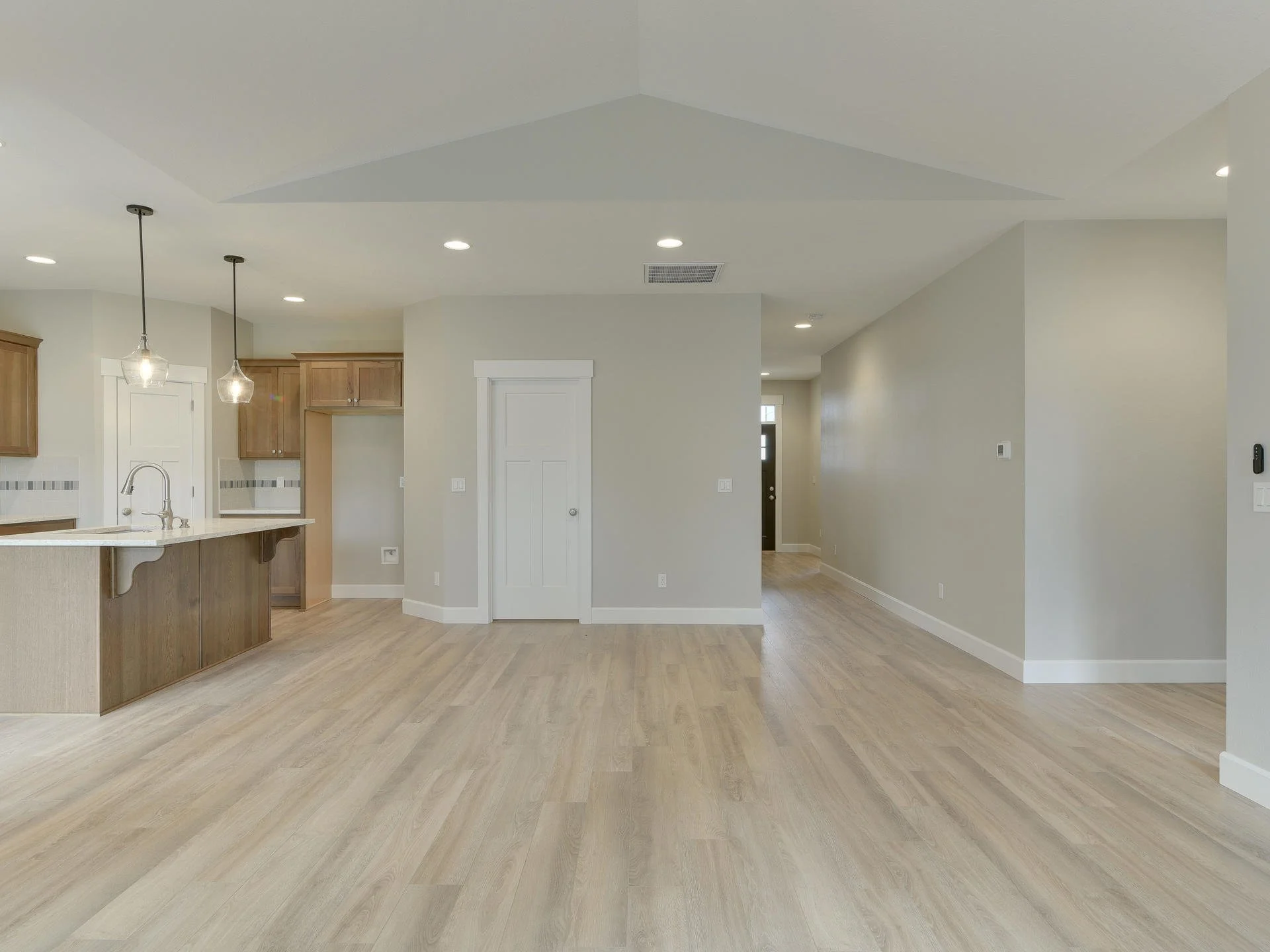 300 SE Regan Hill Loop-019-021-300 SE Regan Hill Lp-MLS_Size.jpg