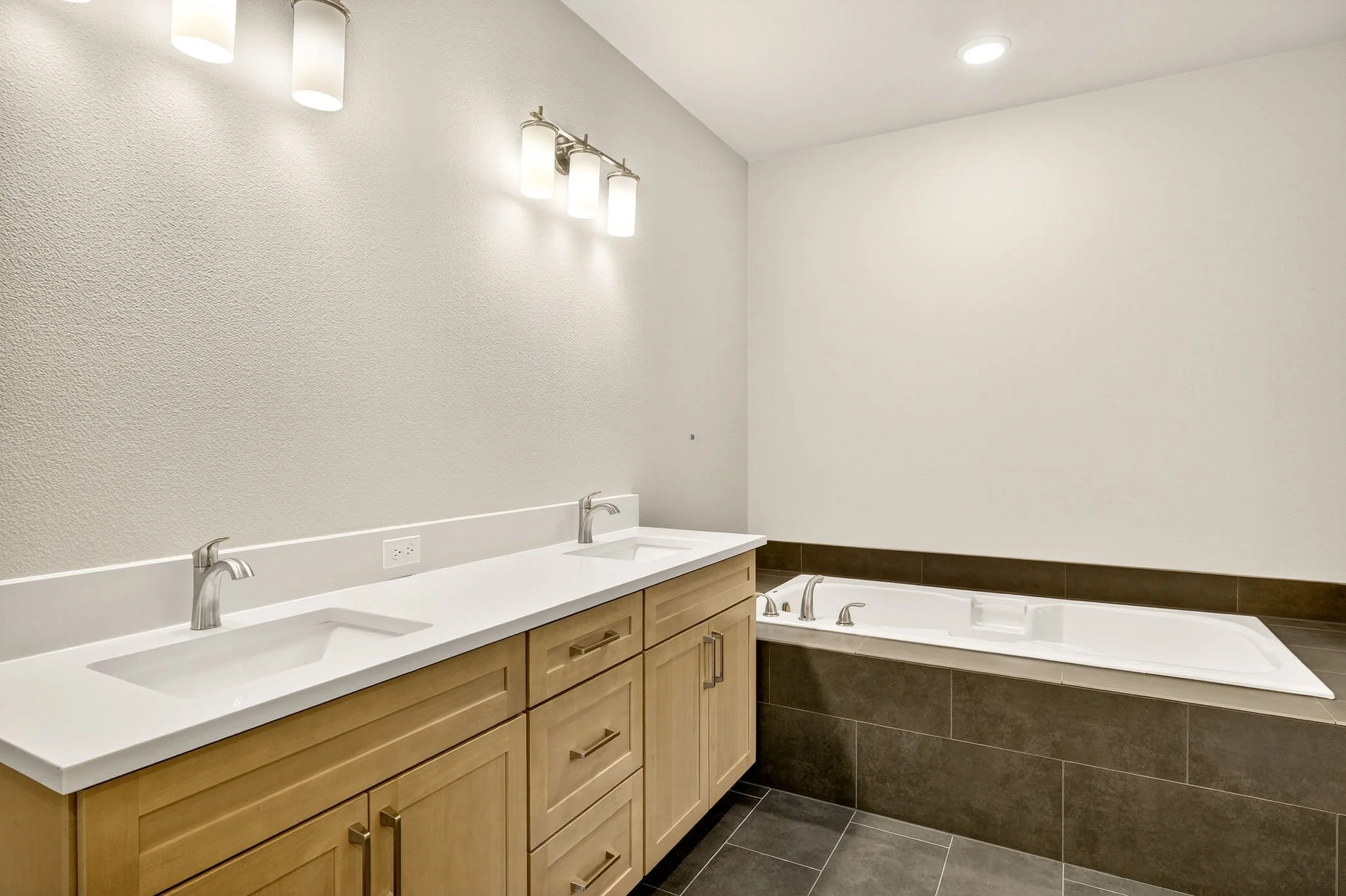 3301 NE Justus Ave-27.jpg