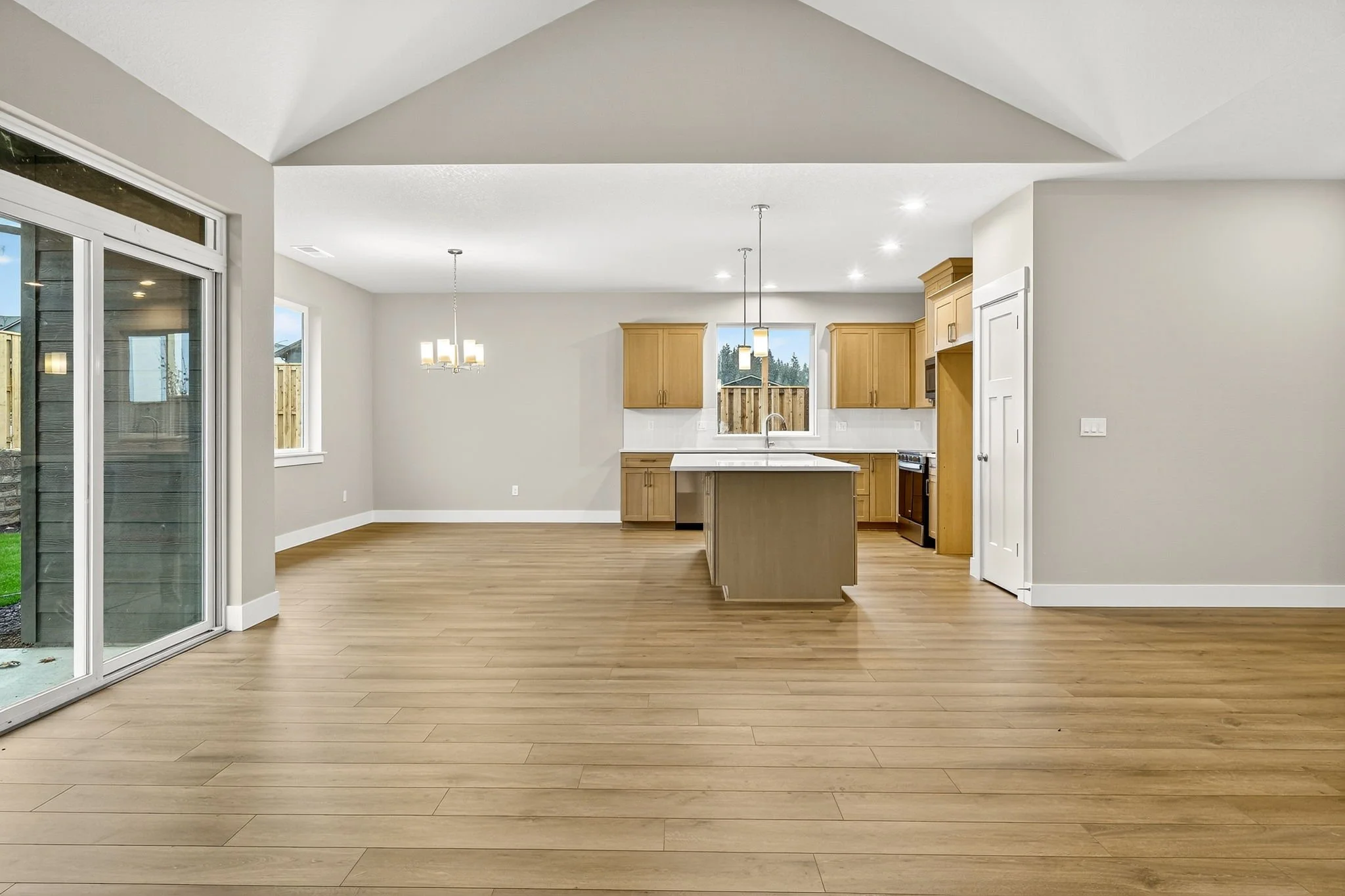 3301 NE Justus Ave-14.jpg