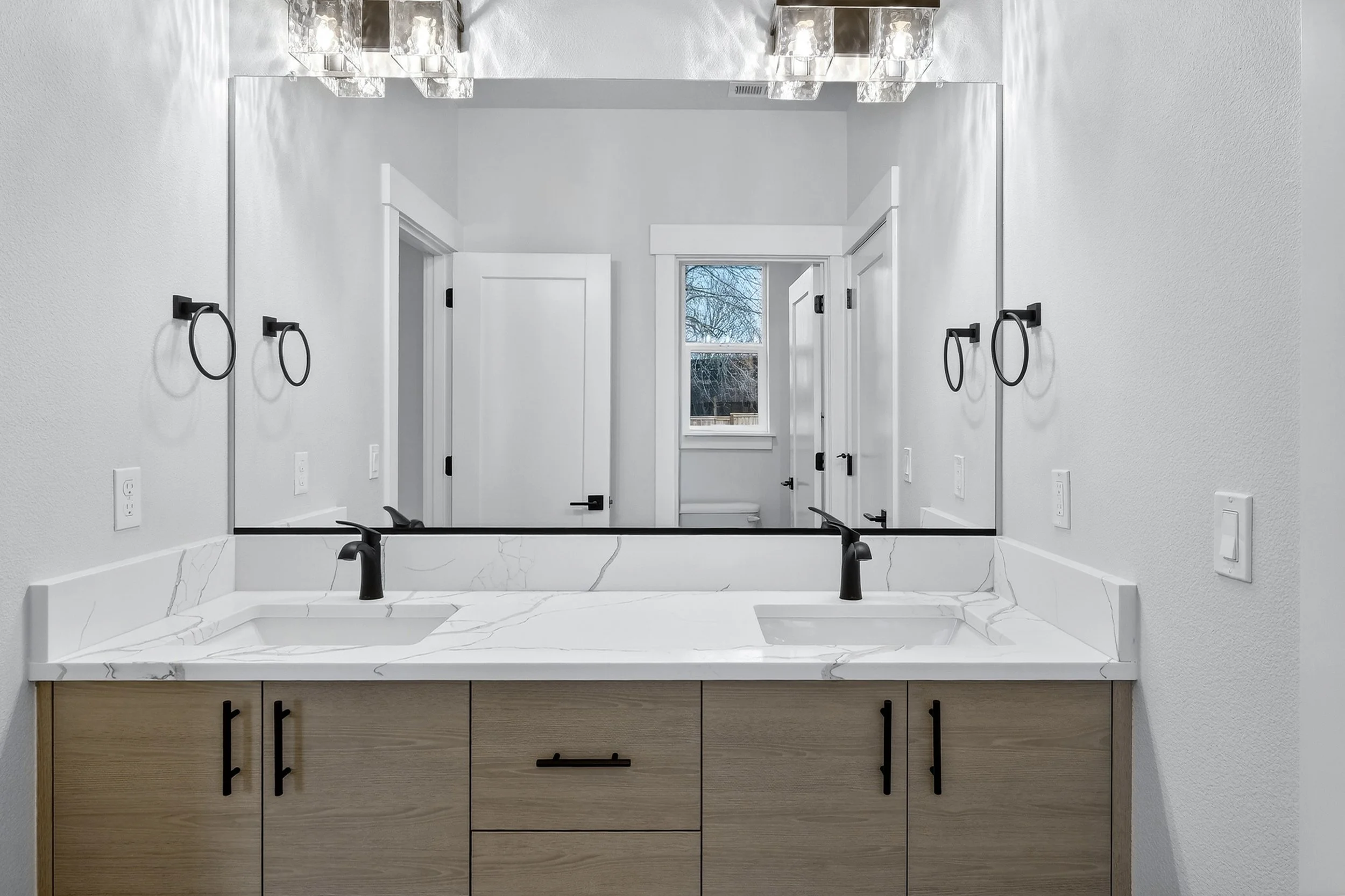 18815 Crooked River St-43.jpg