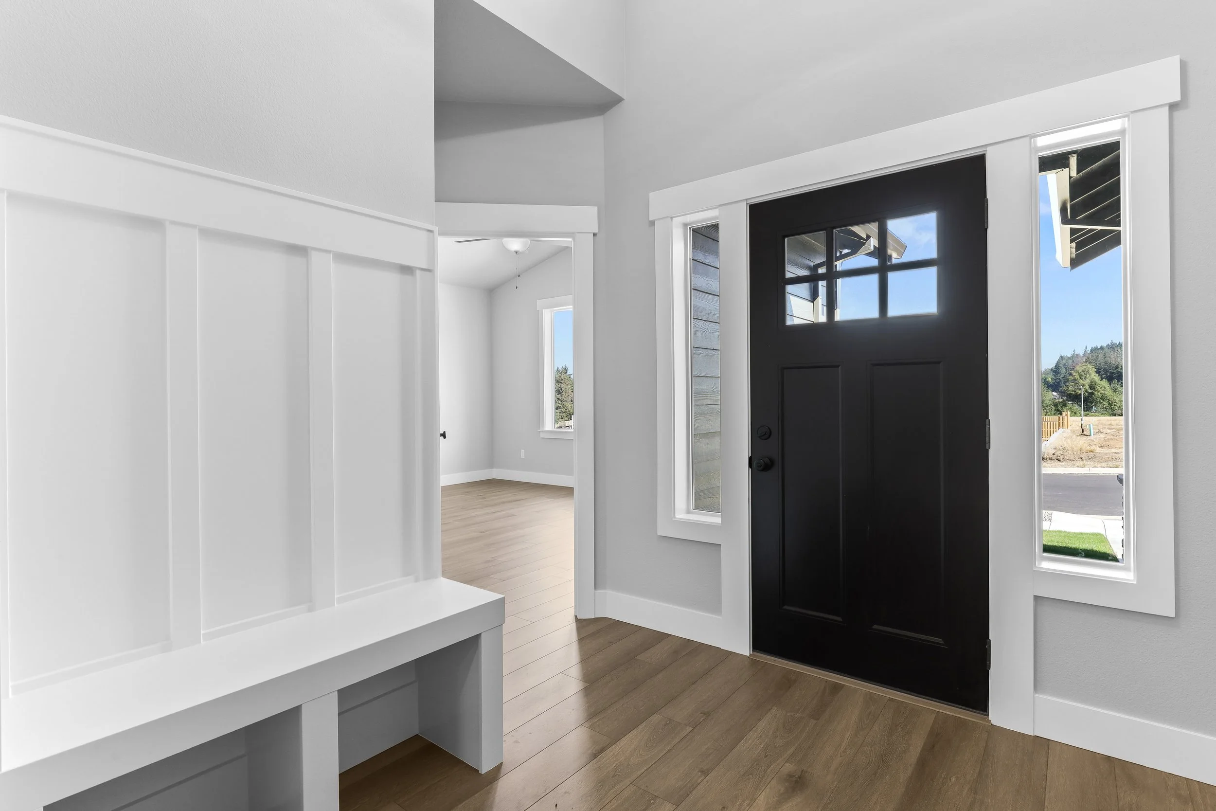 744 NE Trillium Dr-10.jpg