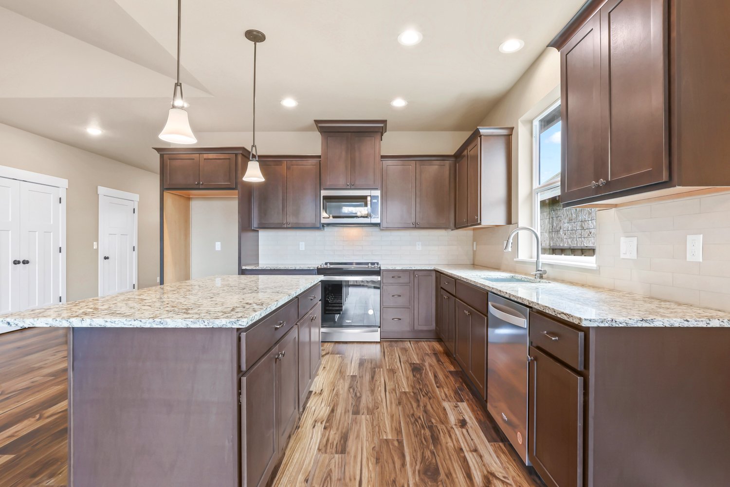 Cabinets Mantra Hardwood Bark, Paint Sherwin Williams Benjamin Moore Blanched Almond # 1060, Countertops Granite Giallo Napoli, Backsplash Hues LIEN.jpg