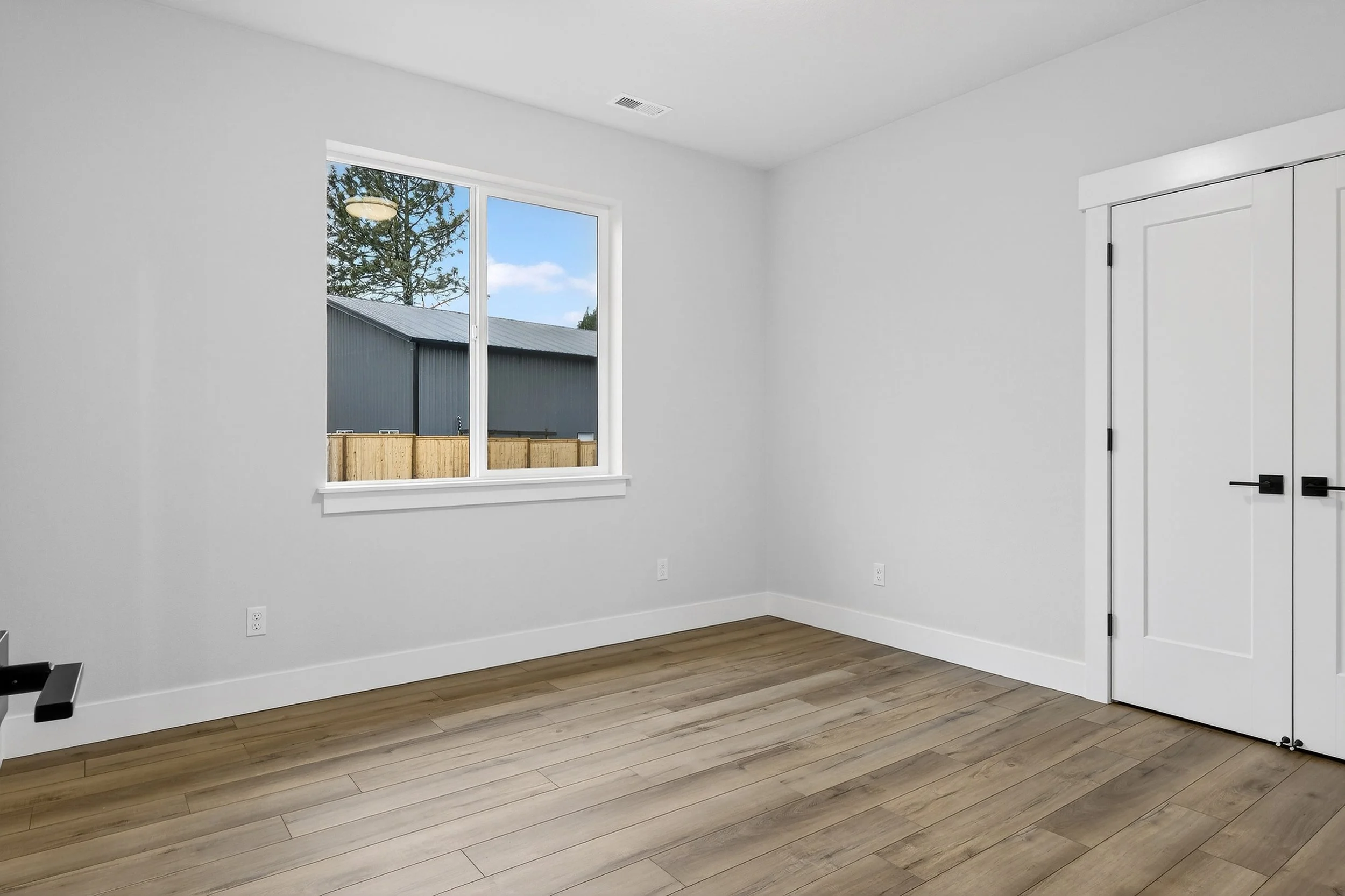 18815 Crooked River St-40.jpg