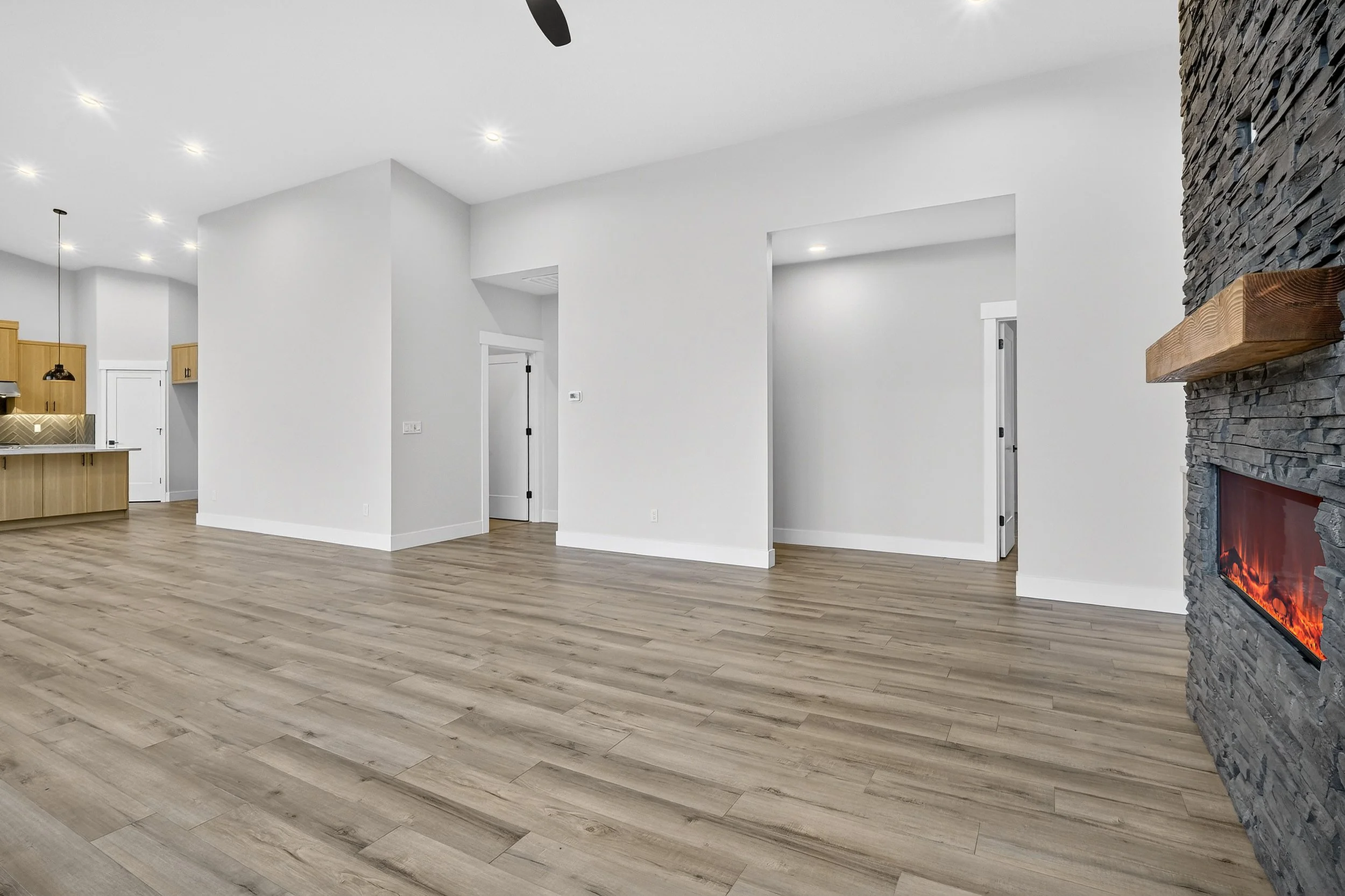 18815 Crooked River St-15.jpg