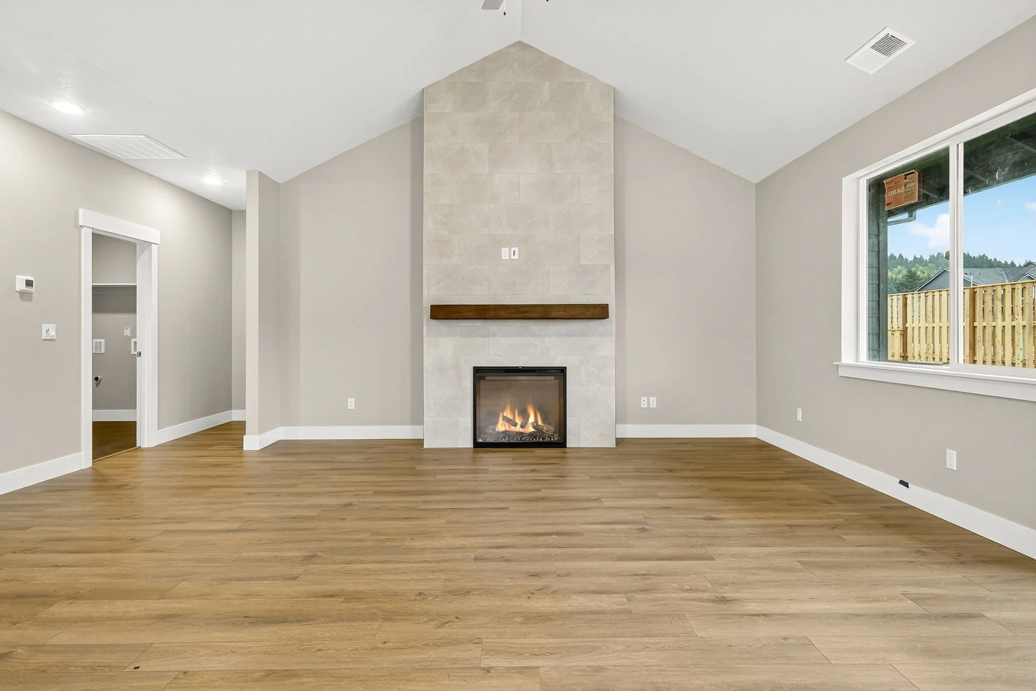 3301 NE Justus Ave-11.jpg