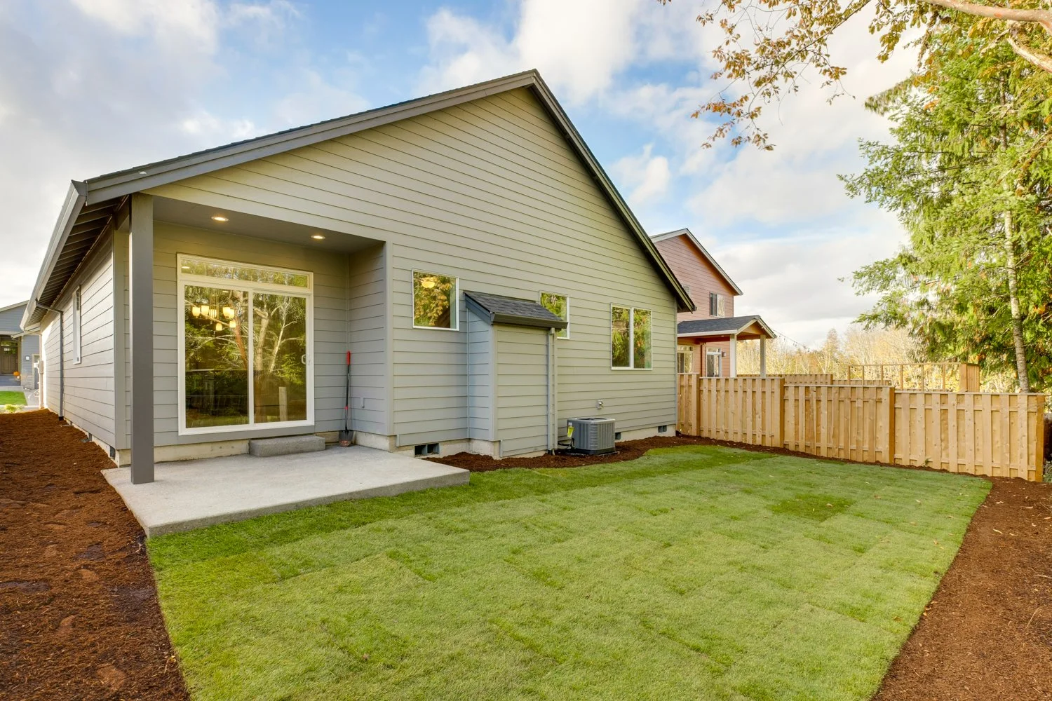 1090 NE Regan Hill Loop - MLS-32.jpg