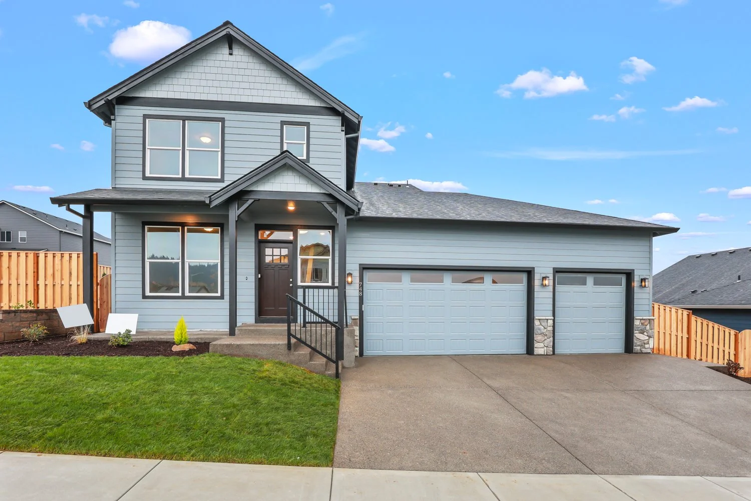748 NE Pinebreak Dr - WEB-1.JPG