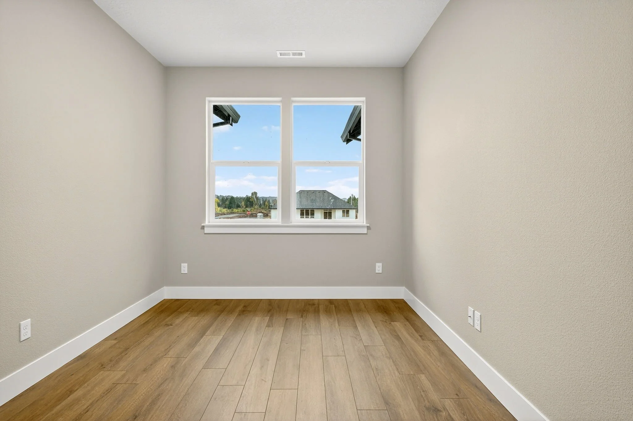 3301 NE Justus Ave-37.jpg