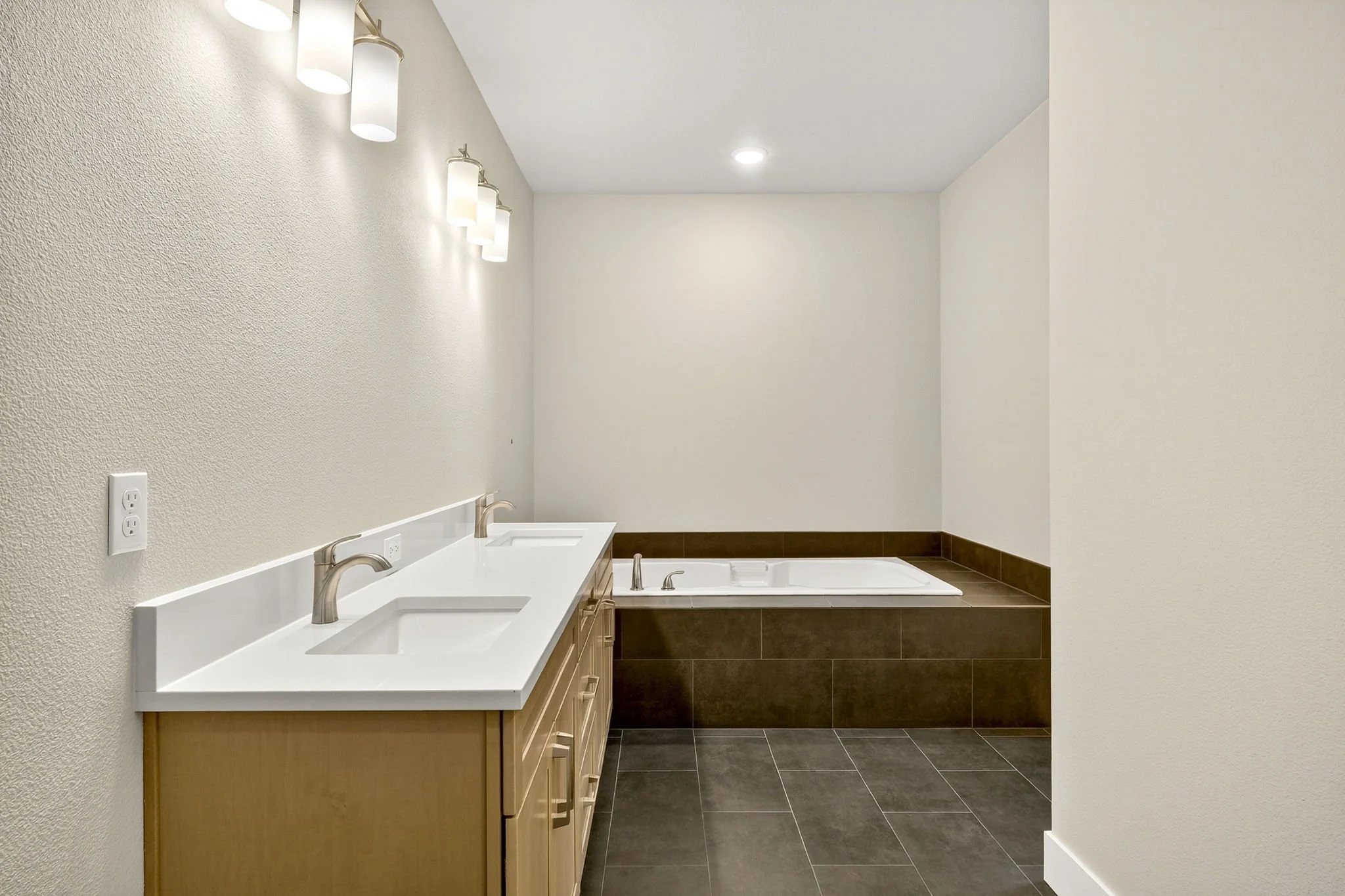 3301 NE Justus Ave-26.jpg