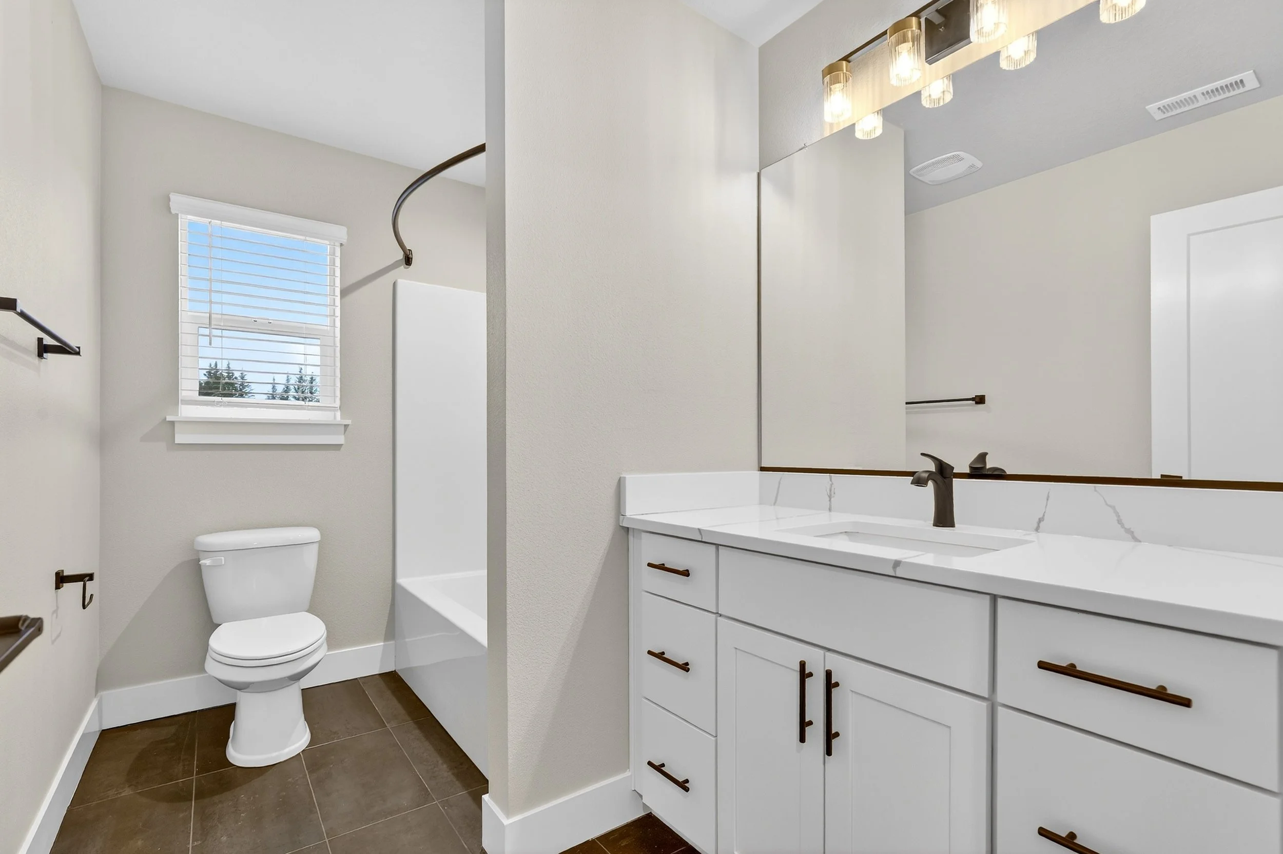 18865 Crooked River St-39.jpg