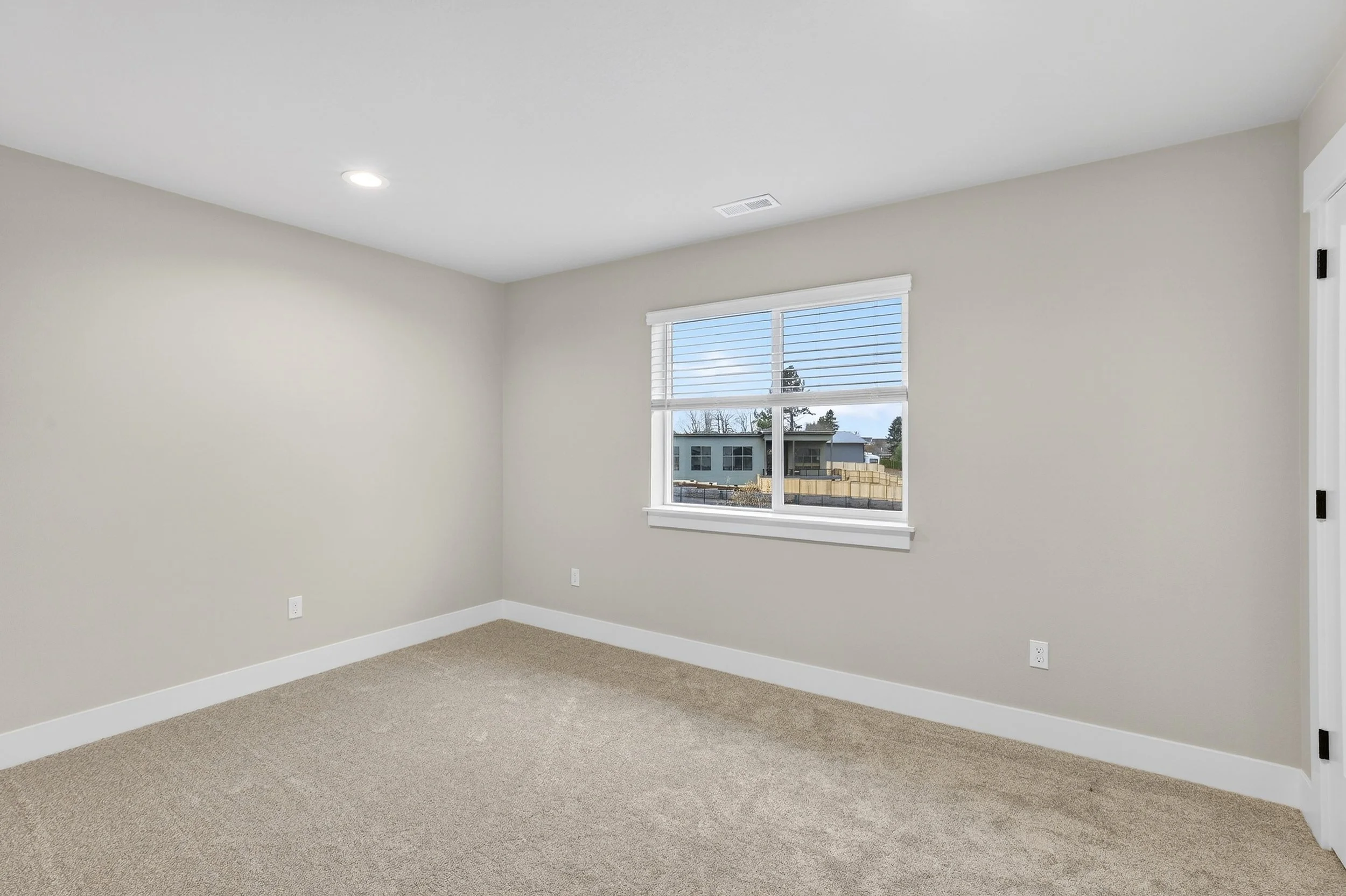 18865 Crooked River St-35.jpg