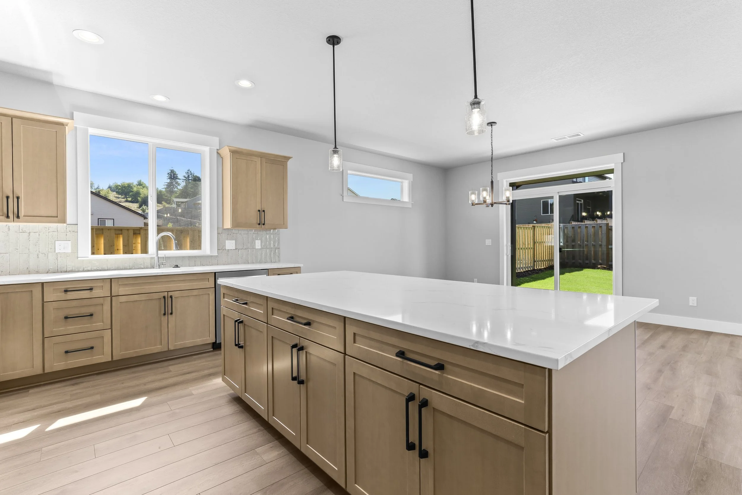 744 NE Trillium Dr-19.jpg
