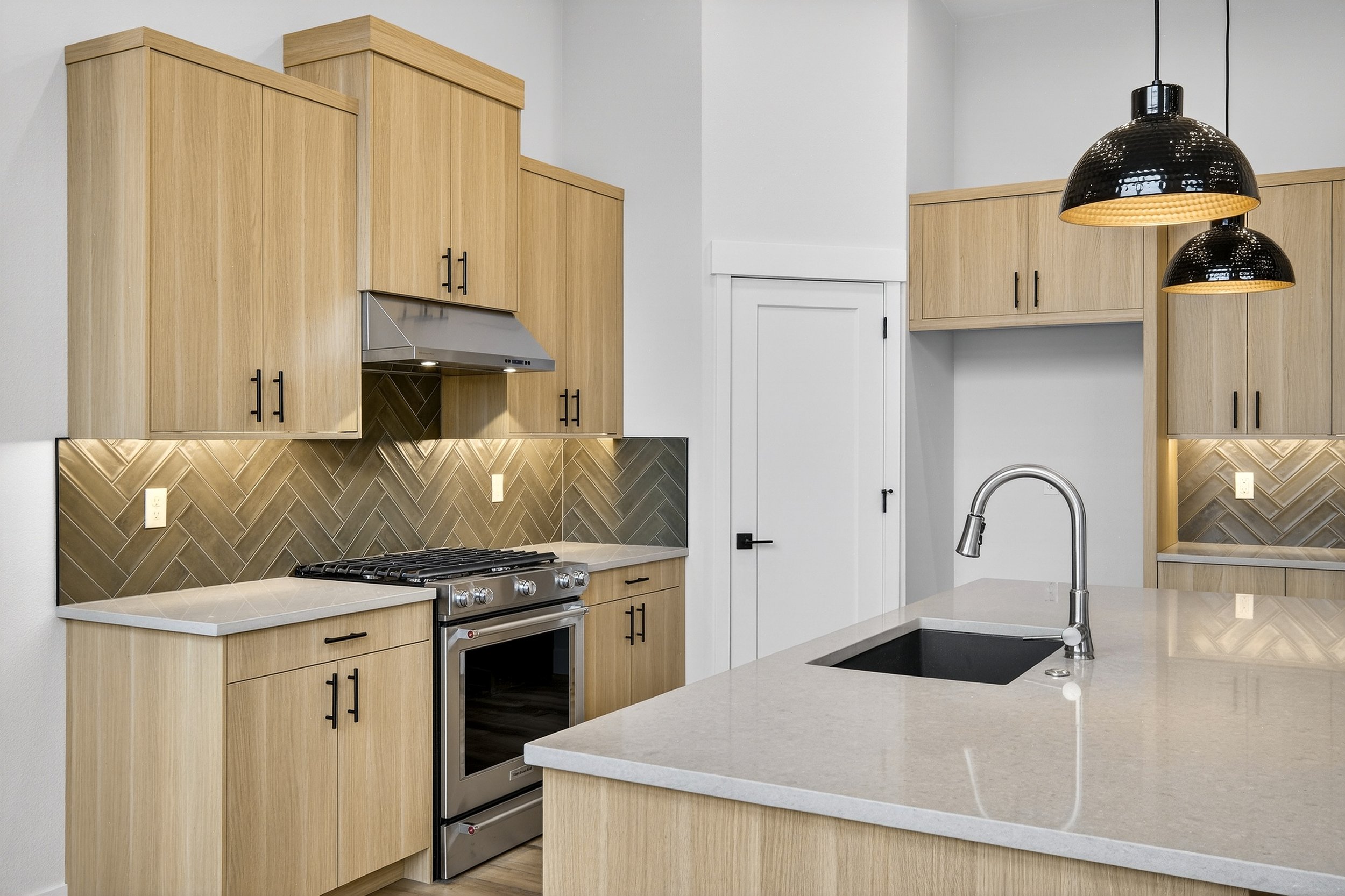 18815 Crooked River St-20.jpg