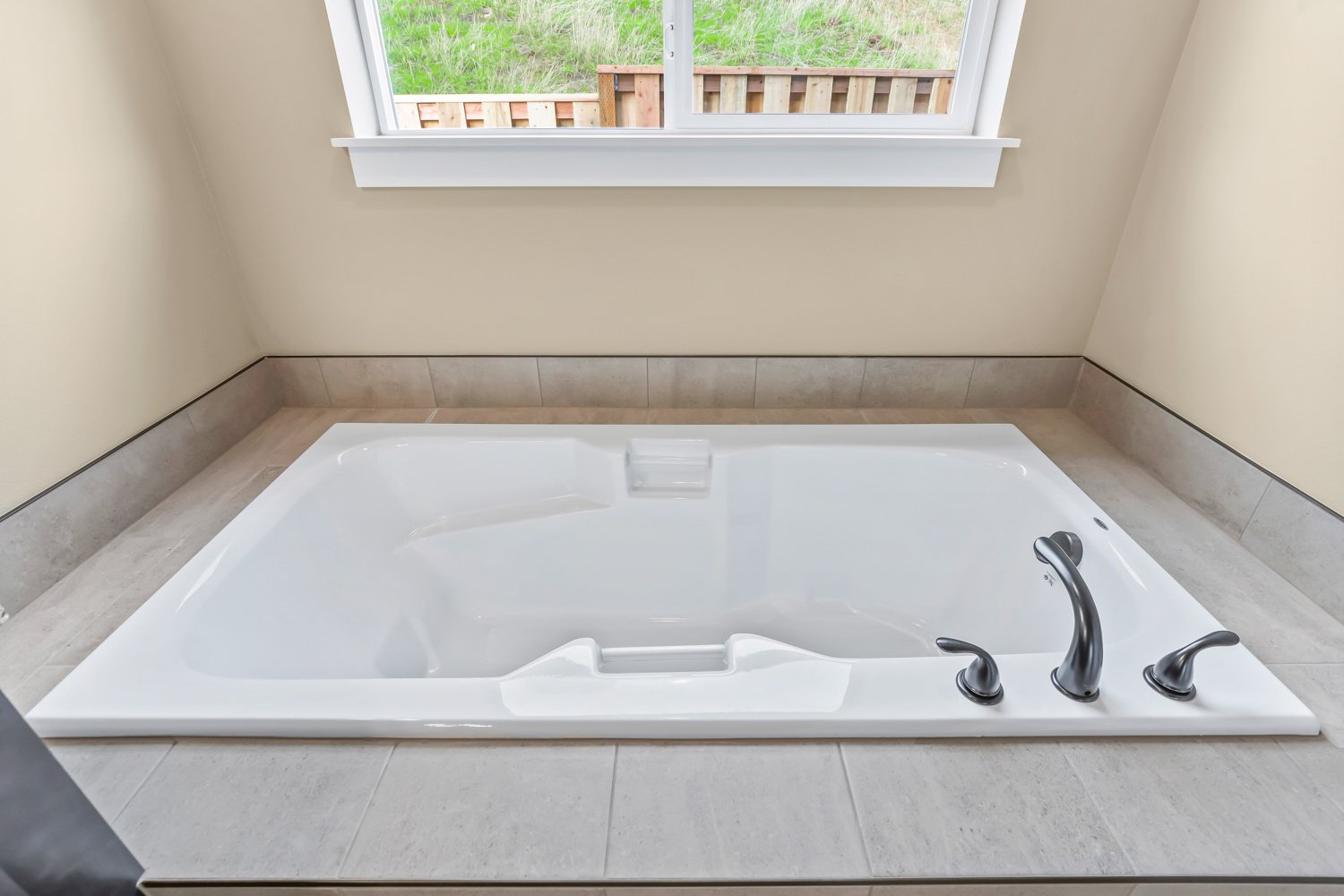 Master Bathroom, Tub deck Potenza Fawn, Tub Backsplash Catch Tuape Matte 2x2.jpg
