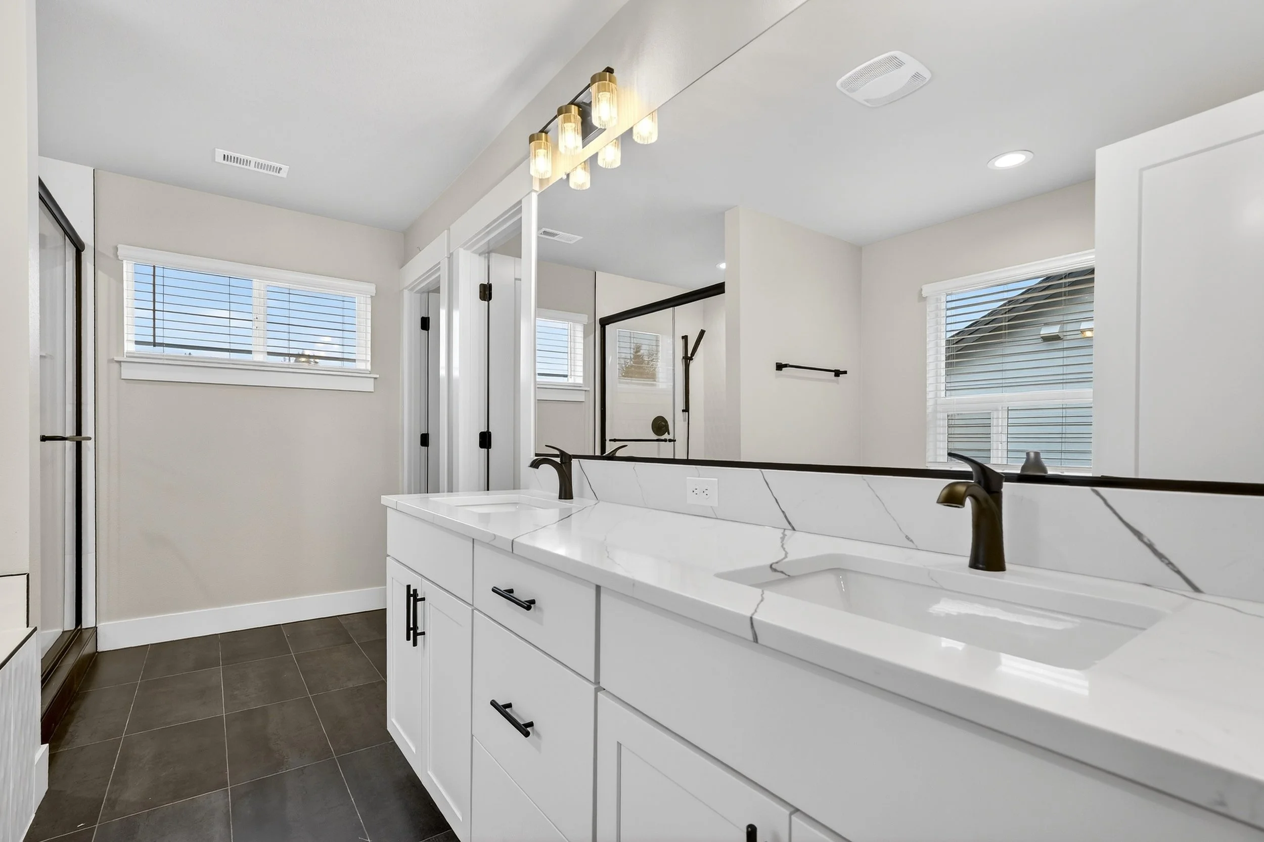 18865 Crooked River St-30.jpg