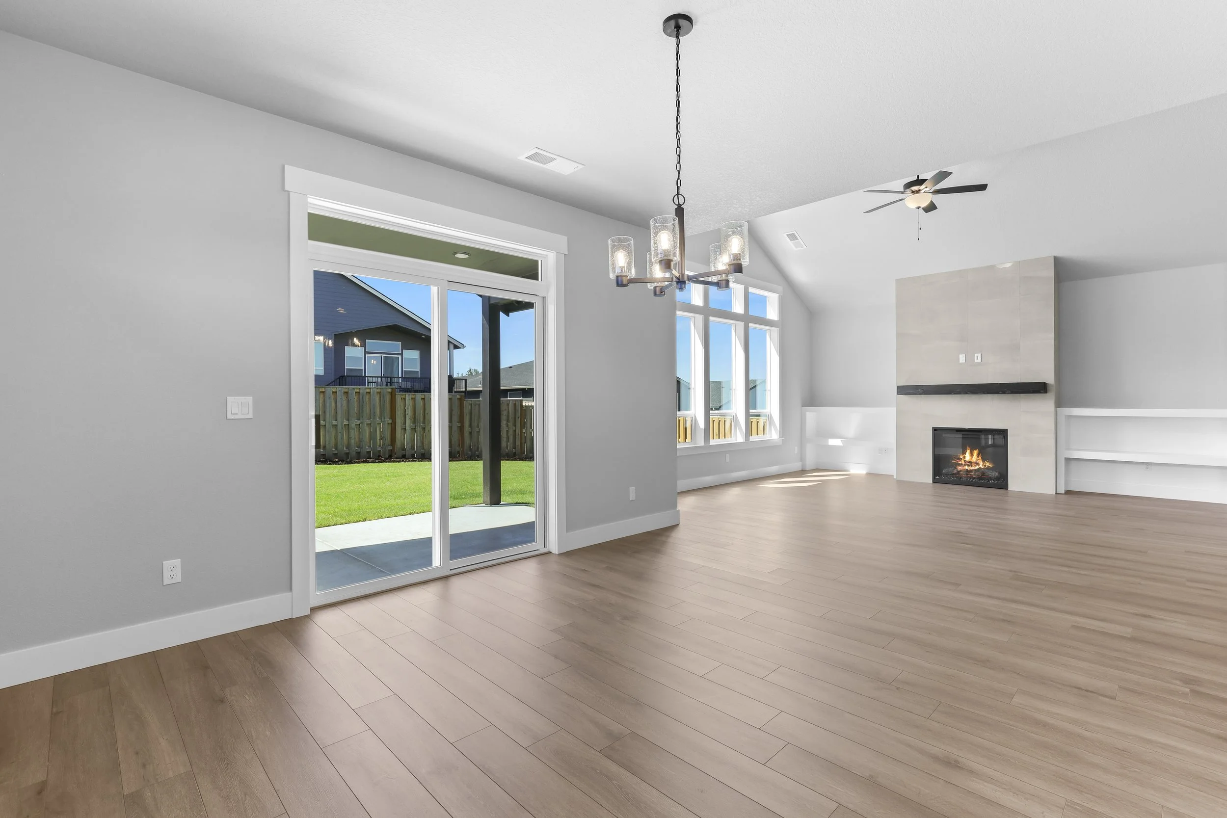 744 NE Trillium Dr-25.jpg