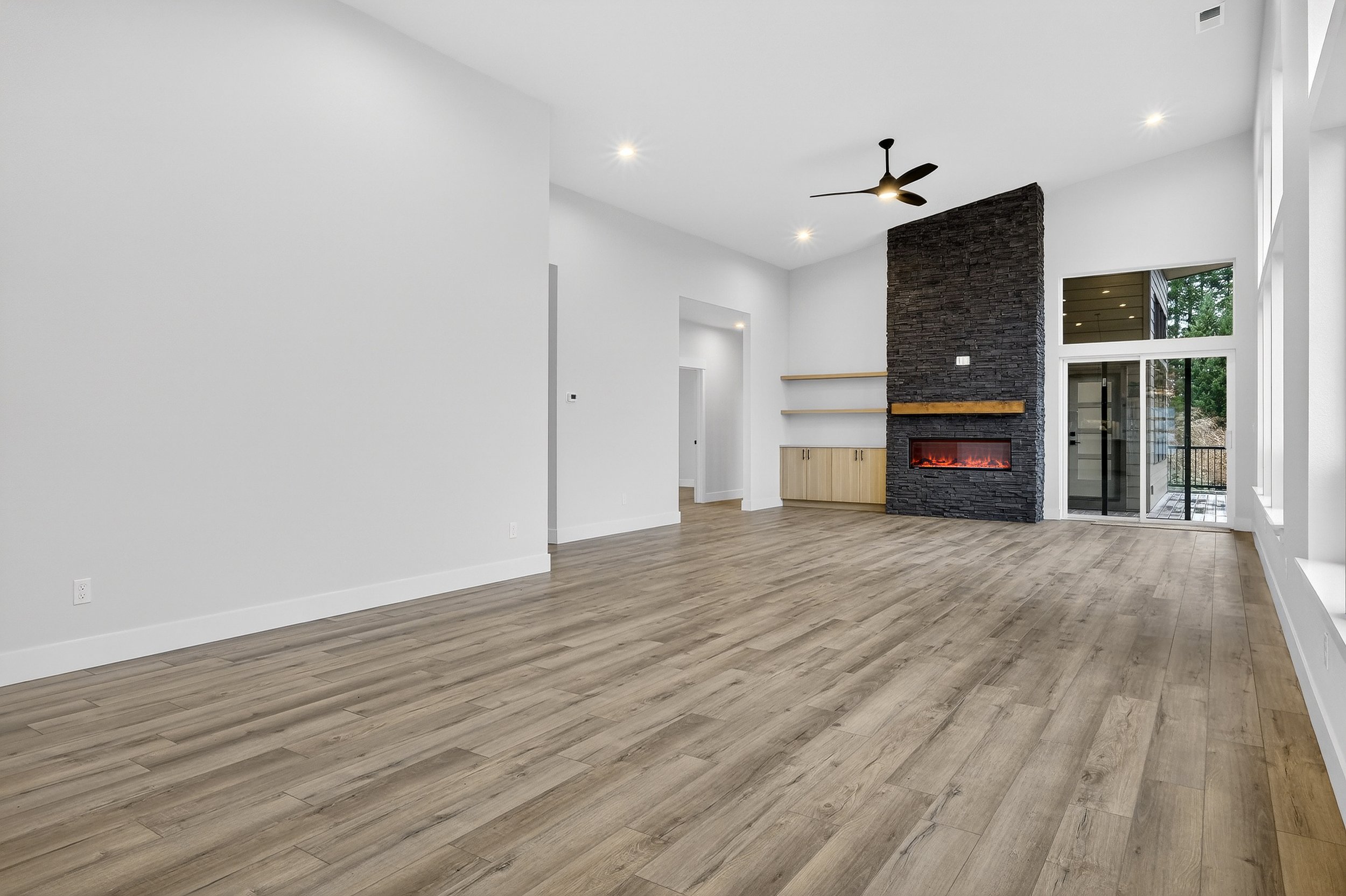 18815 Crooked River St-9.jpg