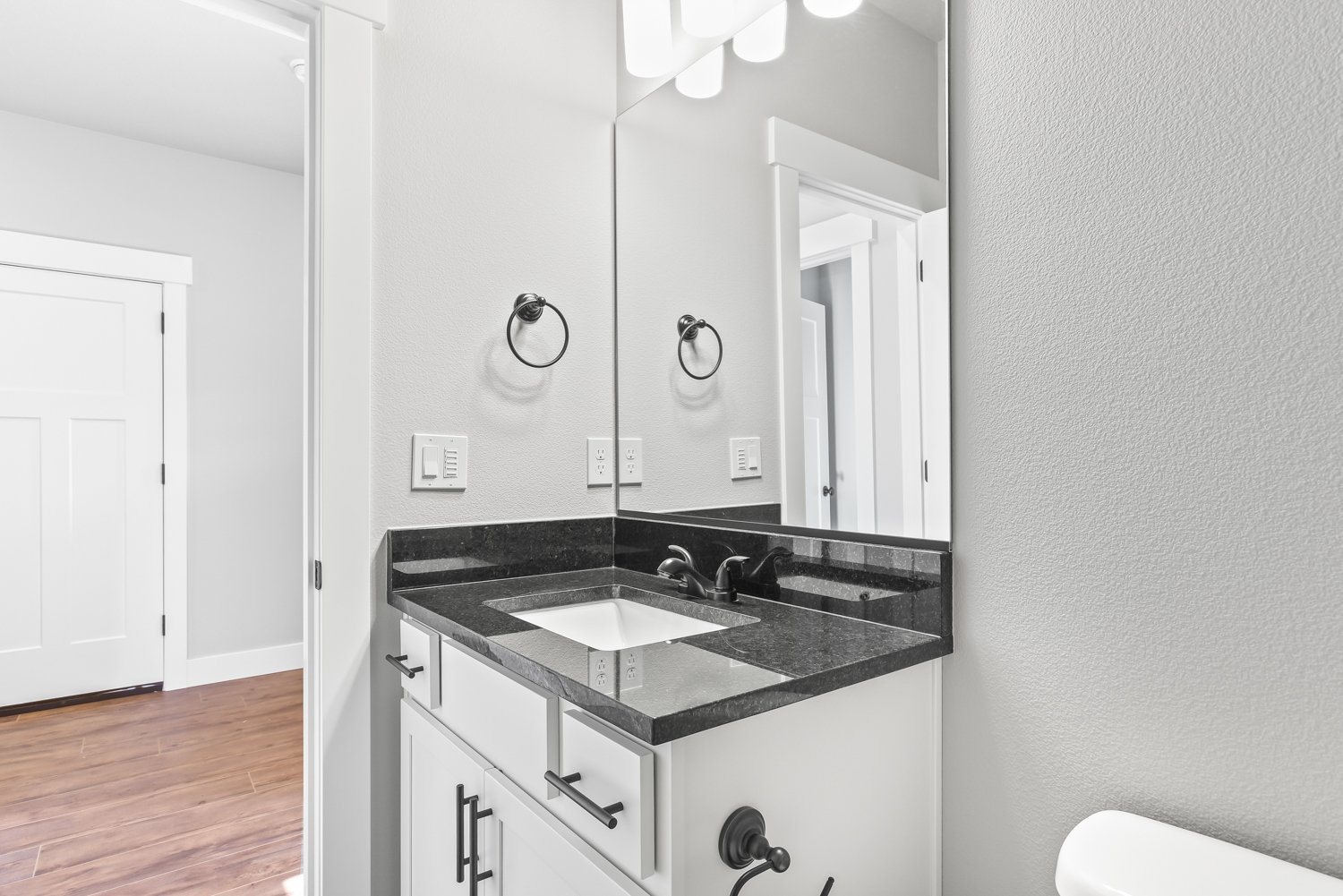 2804 NE Justus Ave - WEB-12.JPG